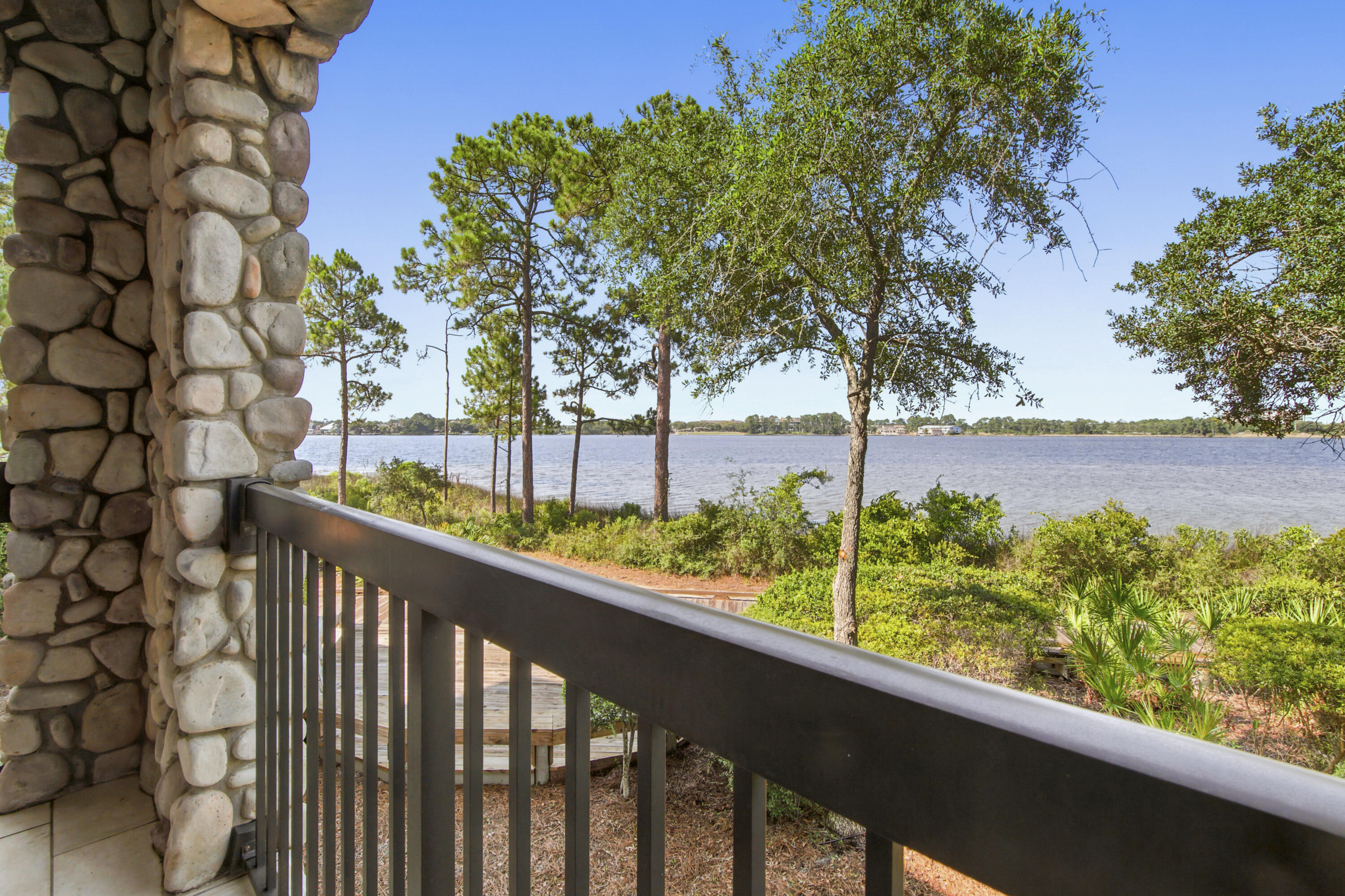 LAKESIDE LODGE AT PROSPECT POINT - Residential