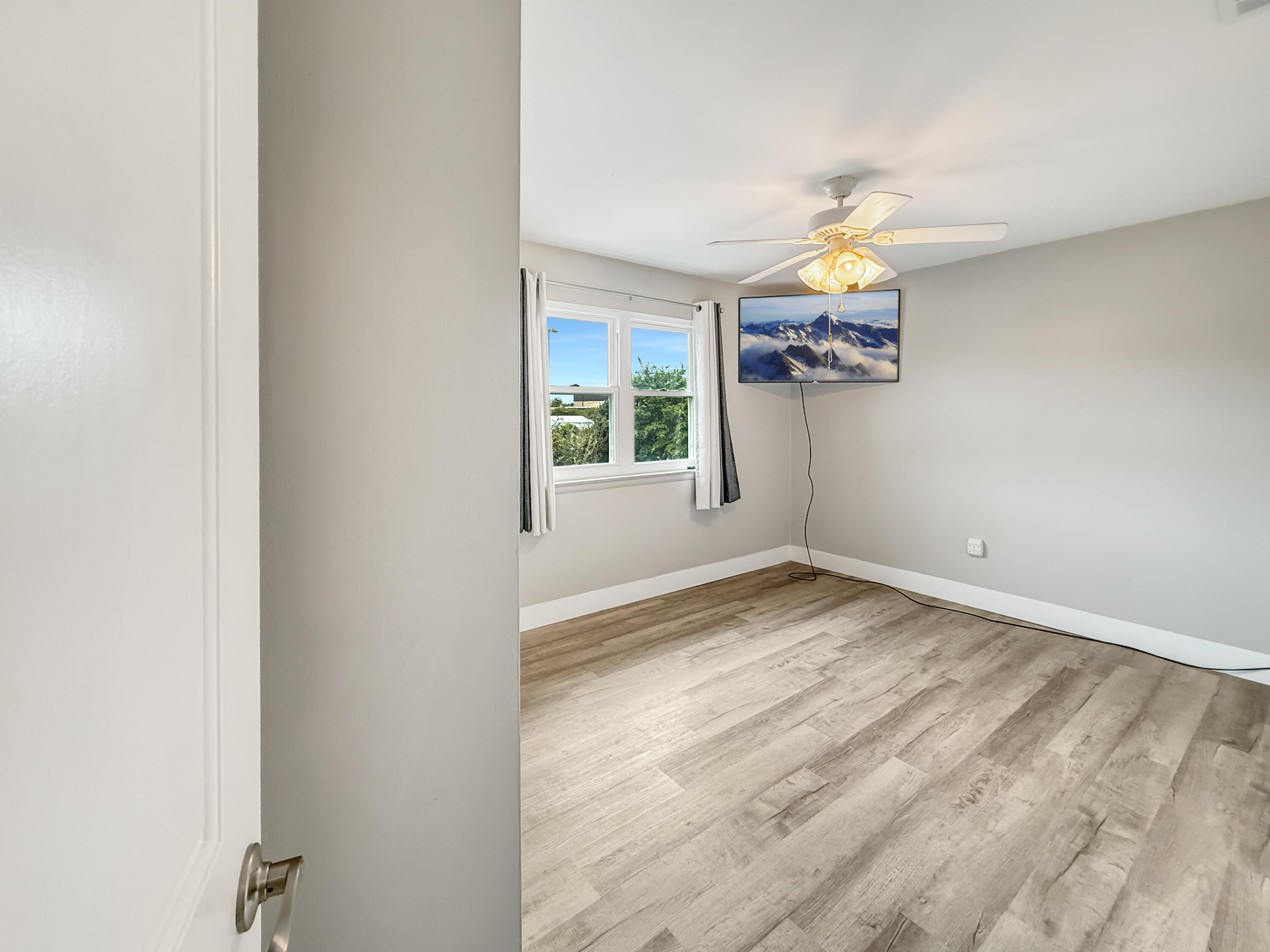 SAILWIND CONDOS - Residential