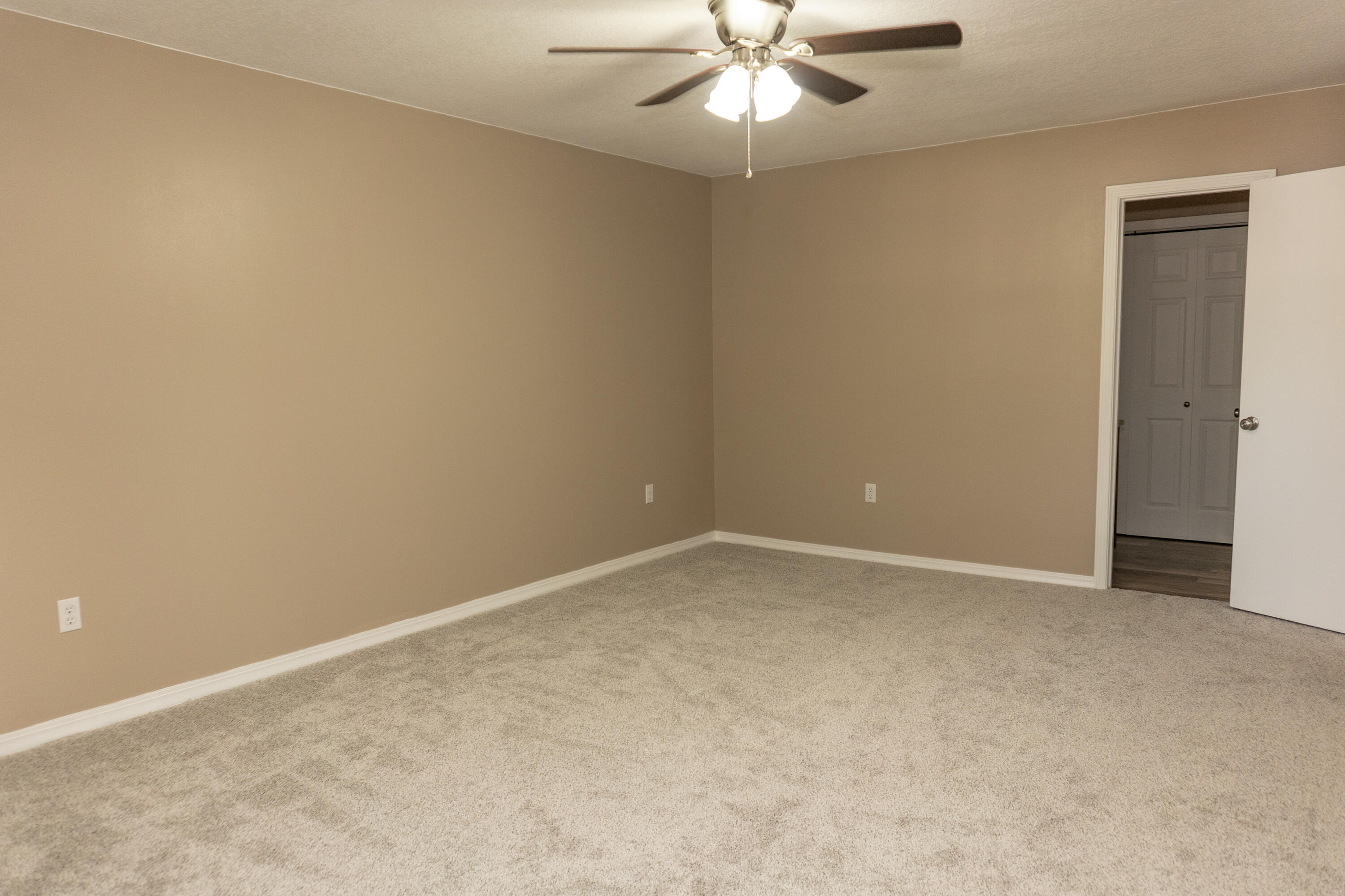 COUNTRYVIEW ESTATES - Residential Lease