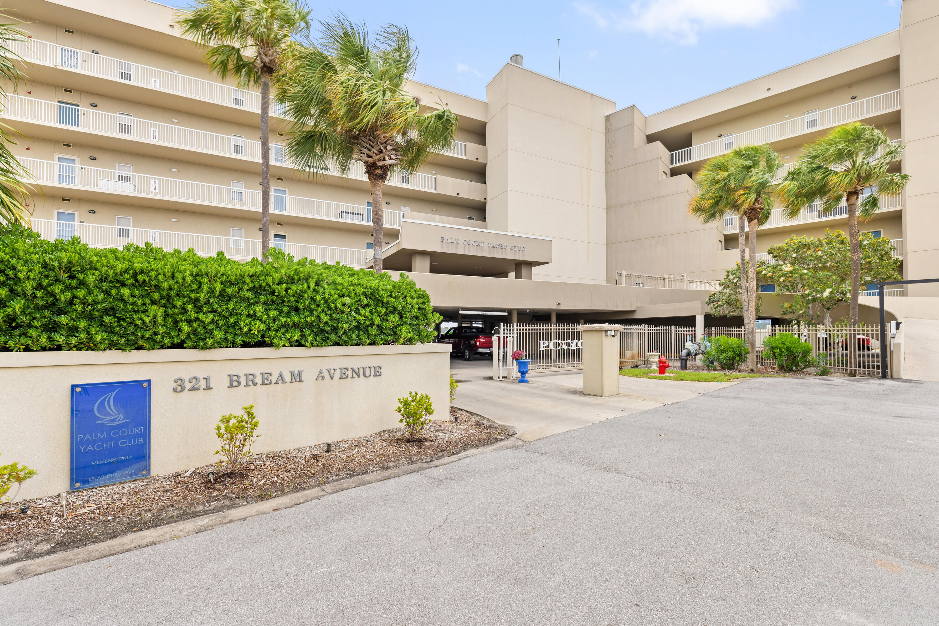 PALM COURT YACHT CLUB - Residential