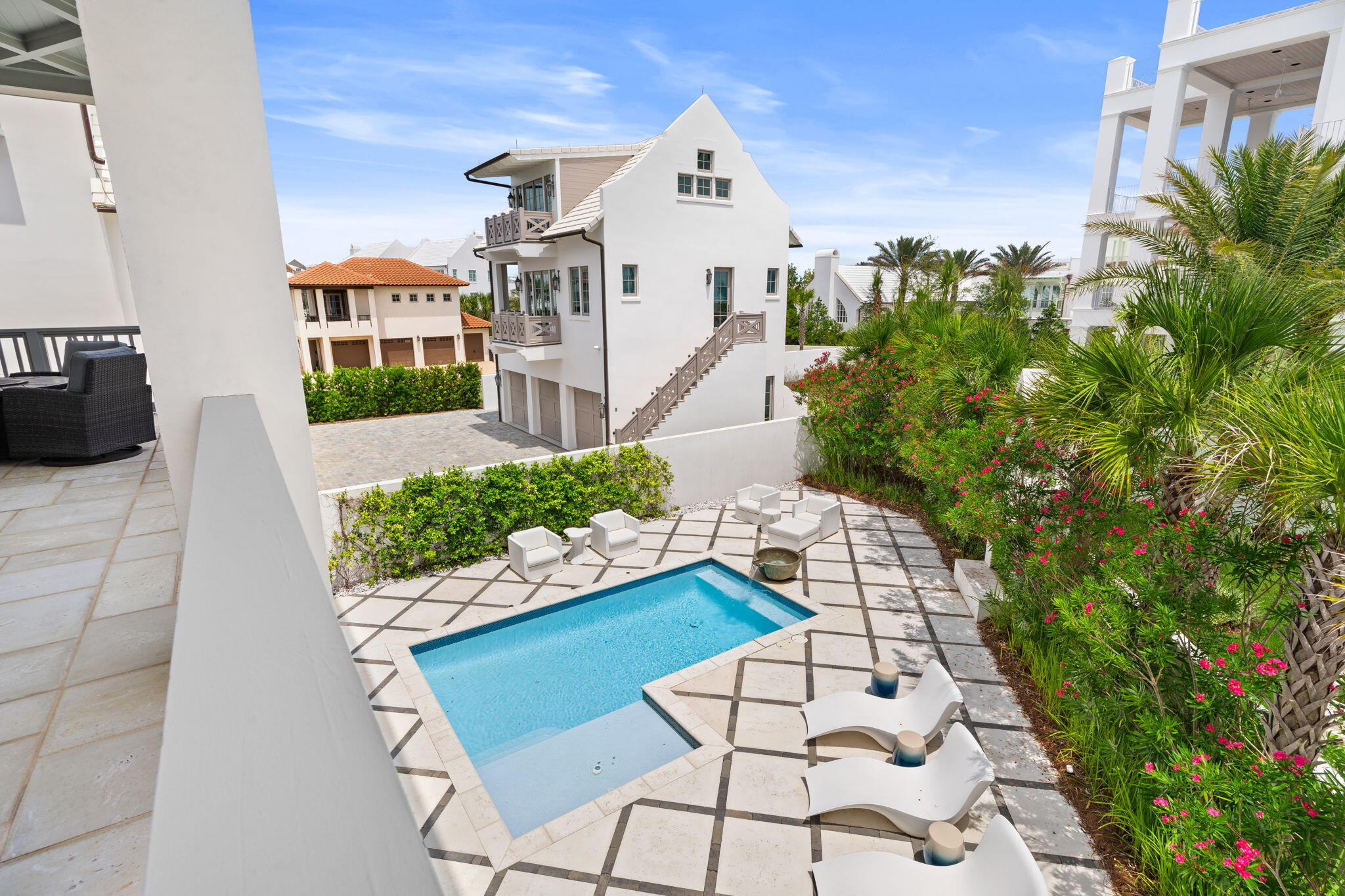 PARADISE BY THE SEA - Residential