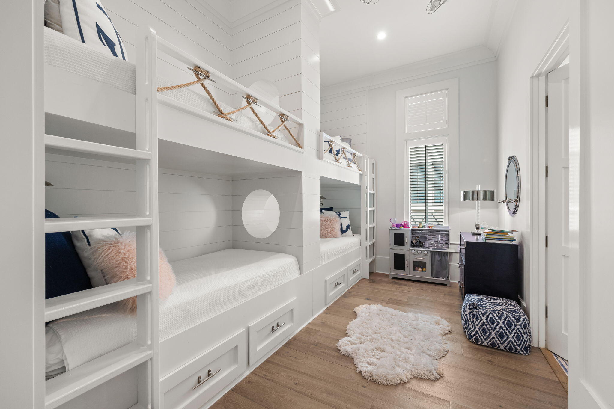 PARADISE BY THE SEA - Residential