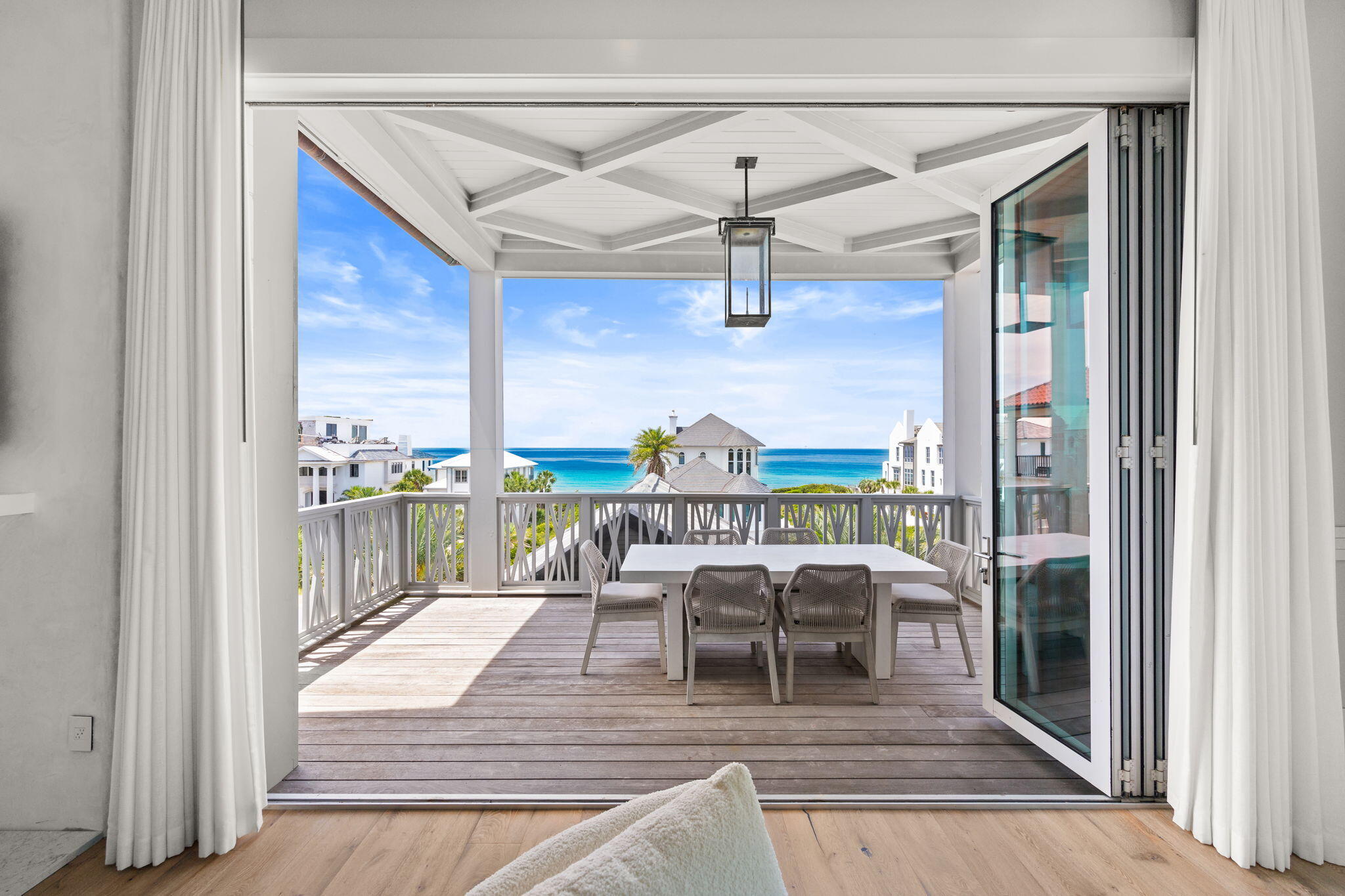 PARADISE BY THE SEA - Residential