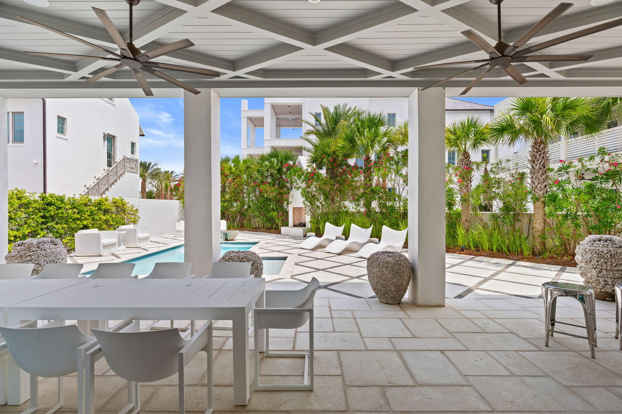 PARADISE BY THE SEA - Residential