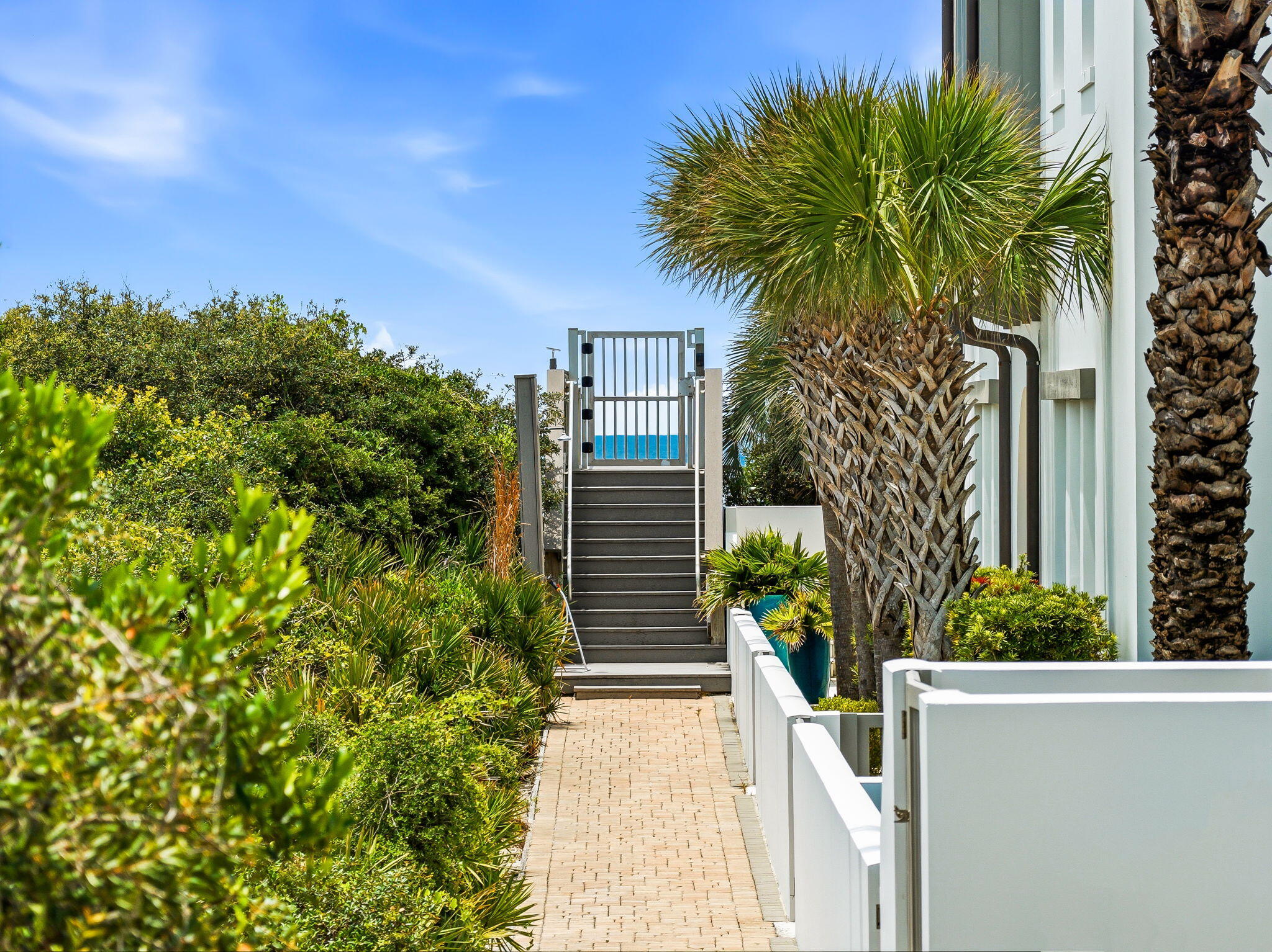 PARADISE BY THE SEA - Residential