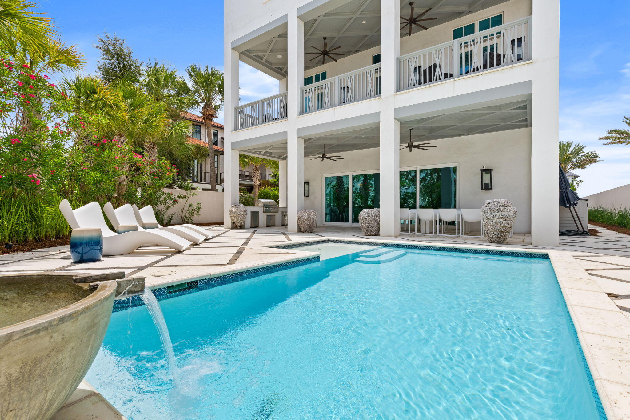 PARADISE BY THE SEA - Residential