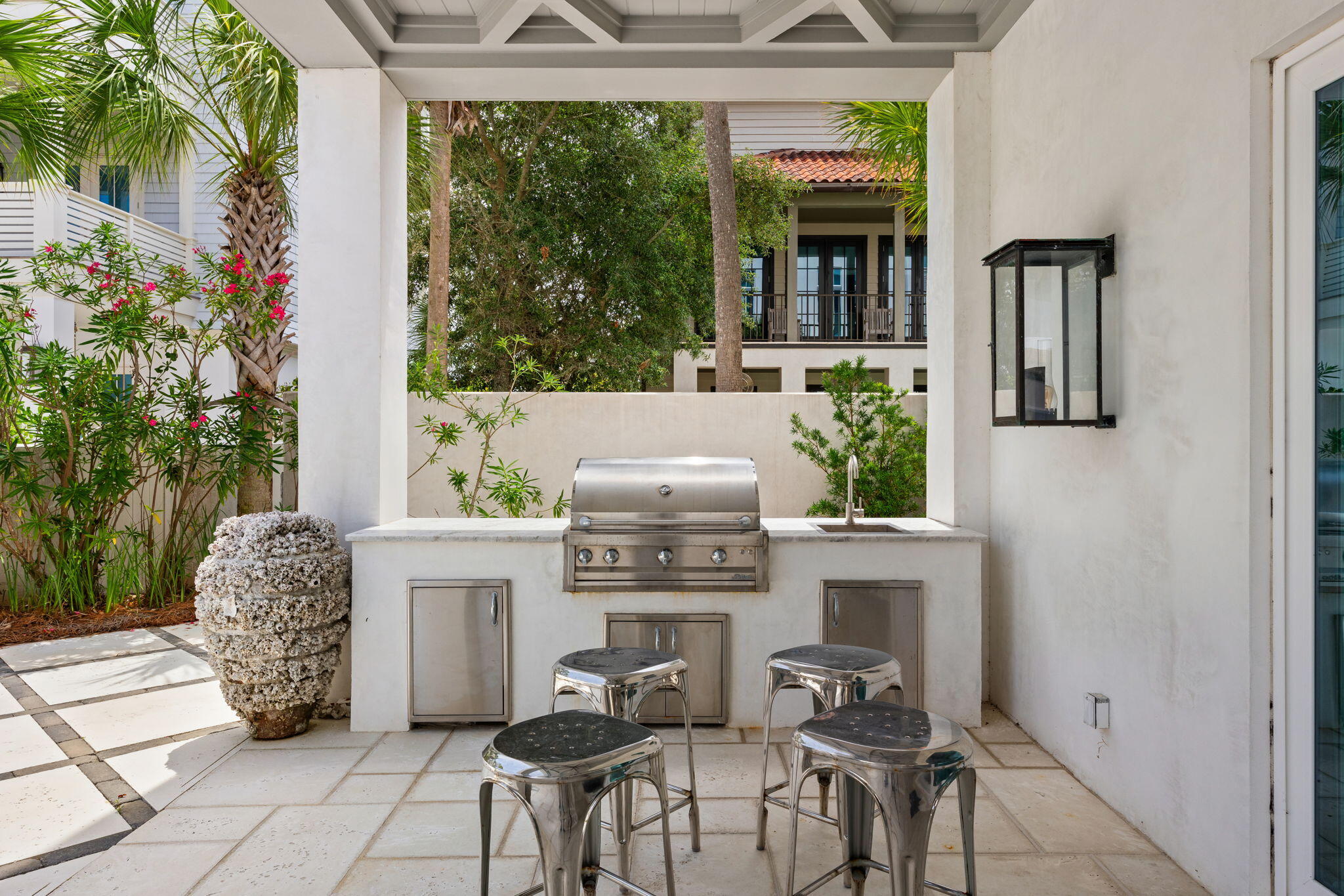 PARADISE BY THE SEA - Residential