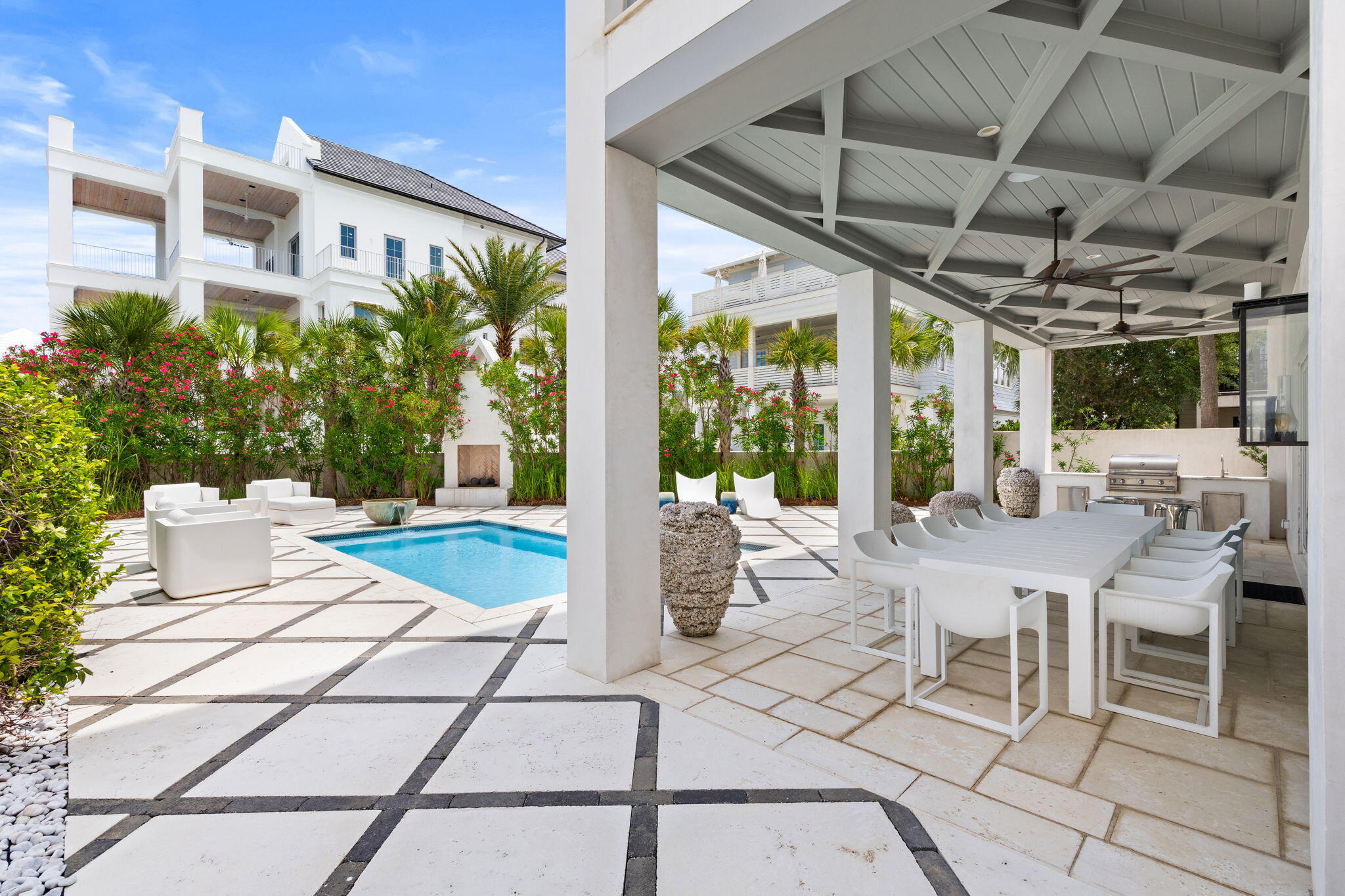 PARADISE BY THE SEA - Residential