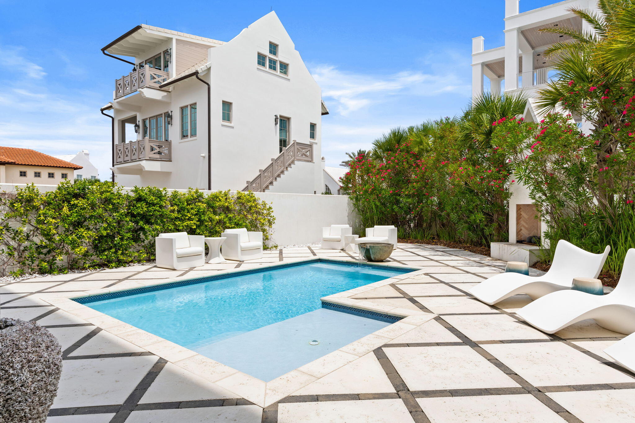 PARADISE BY THE SEA - Residential