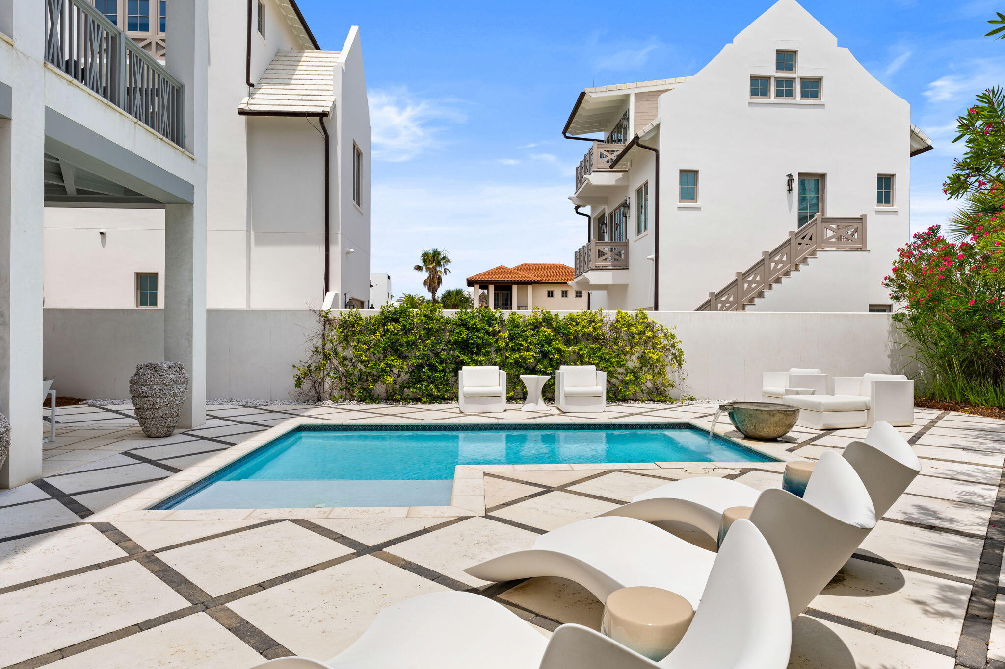 PARADISE BY THE SEA - Residential