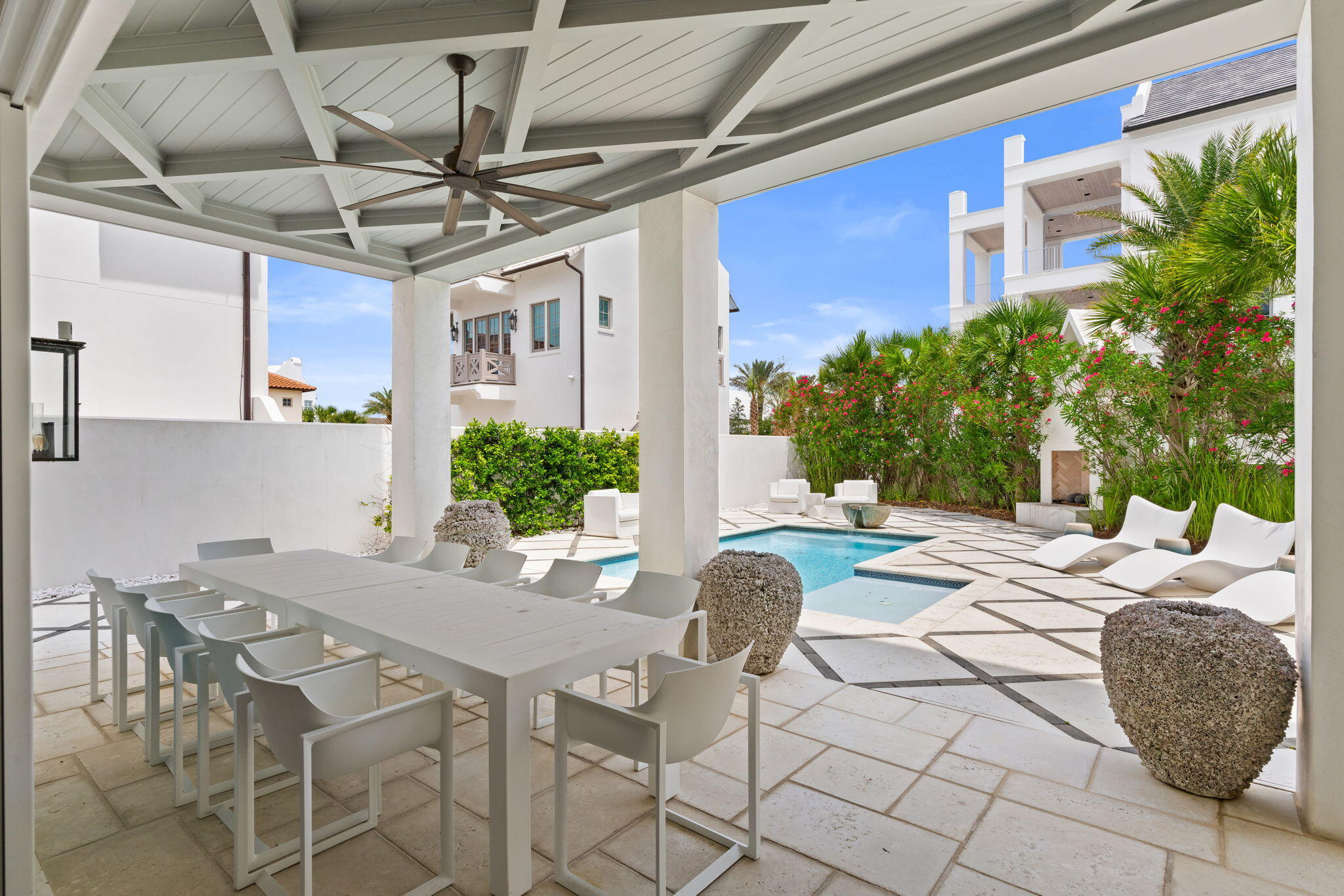 PARADISE BY THE SEA - Residential
