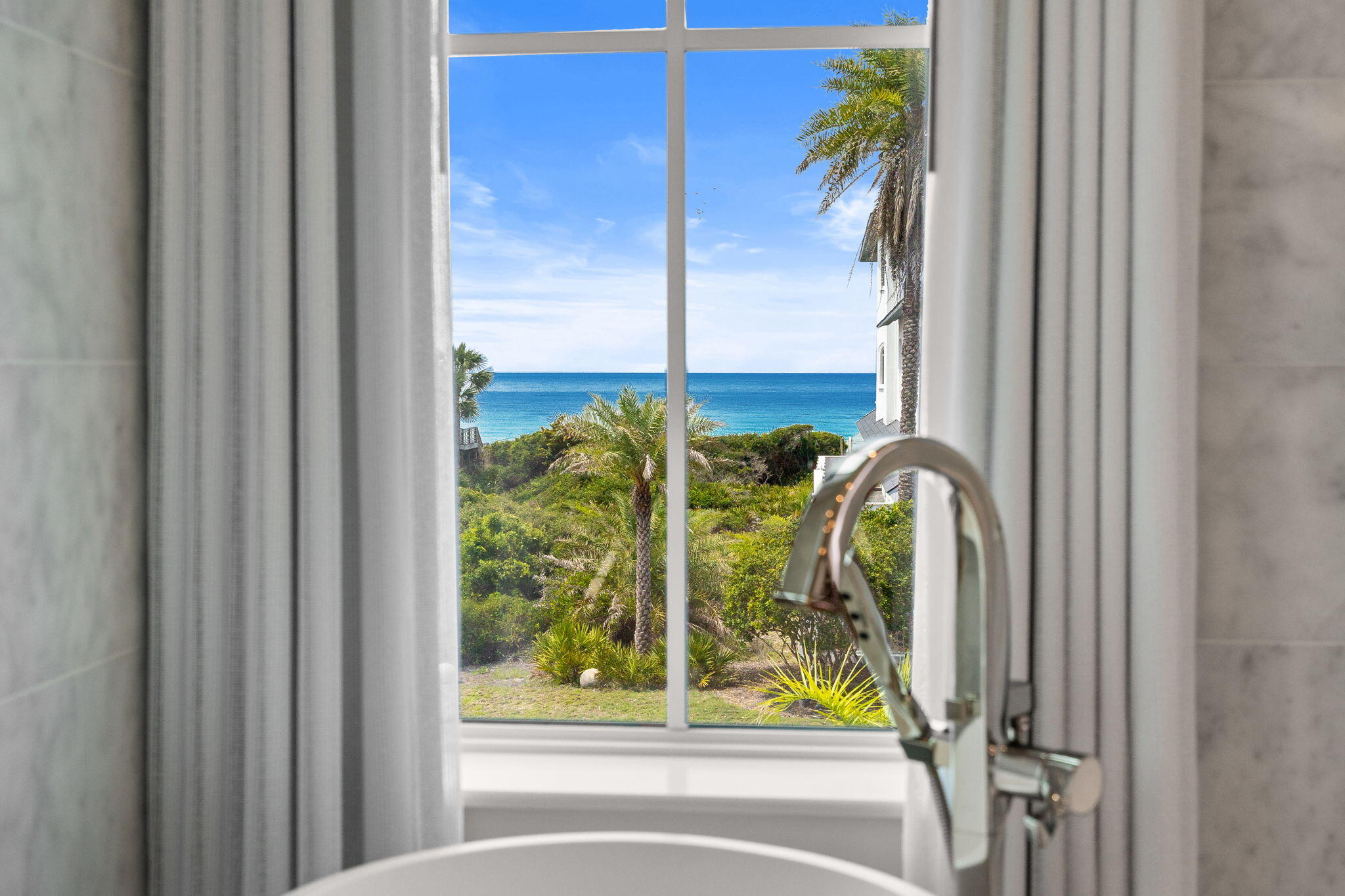PARADISE BY THE SEA - Residential
