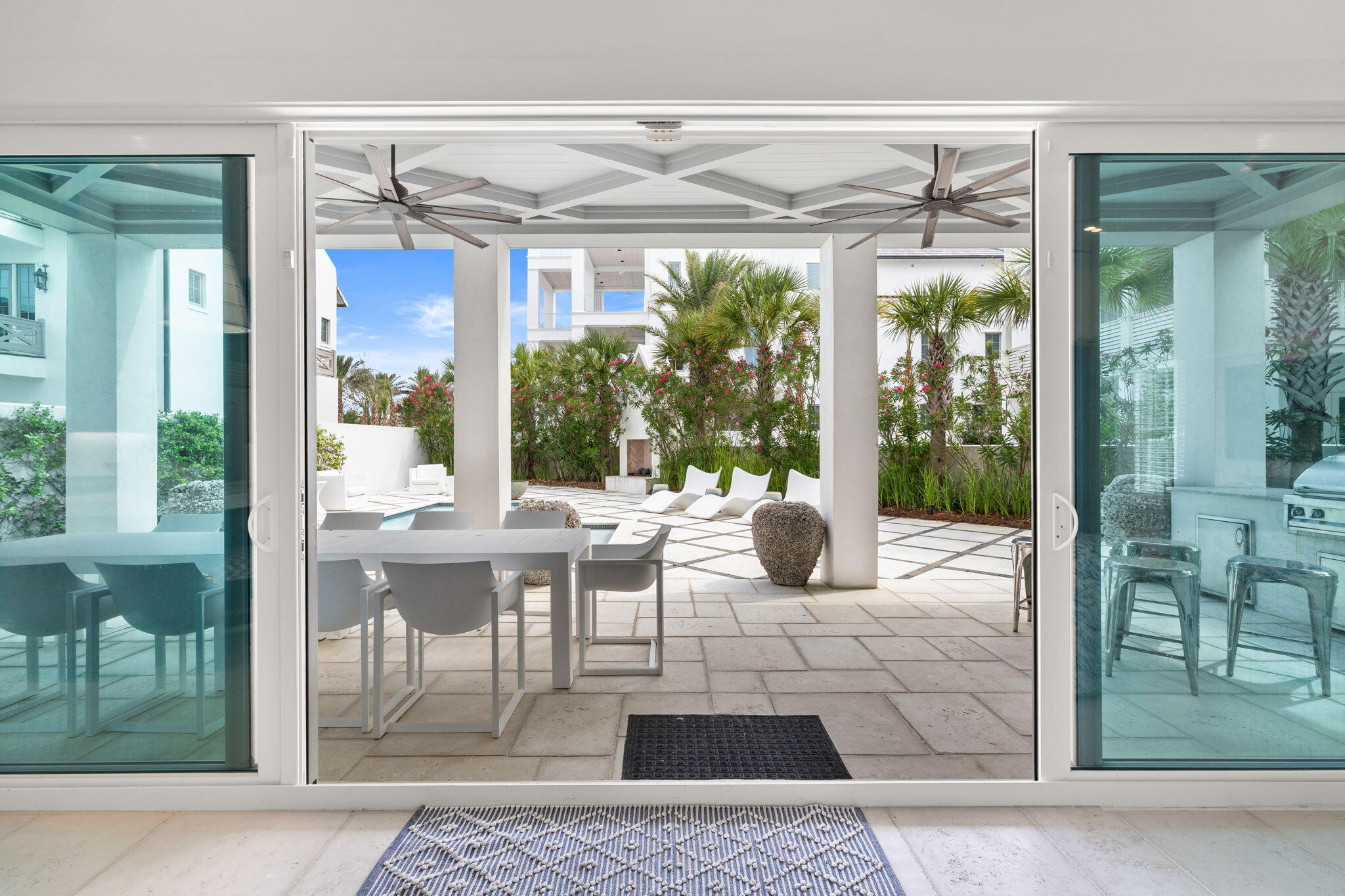 PARADISE BY THE SEA - Residential