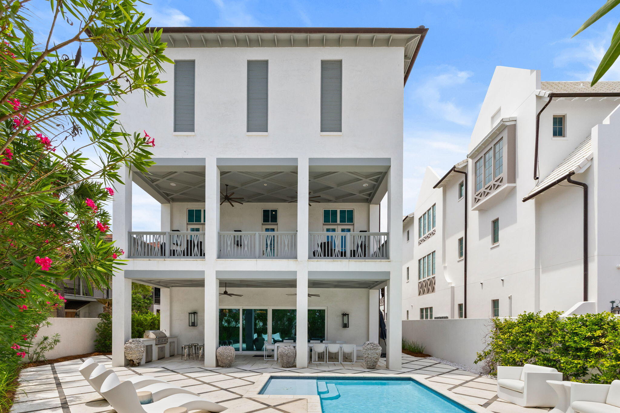 PARADISE BY THE SEA - Residential