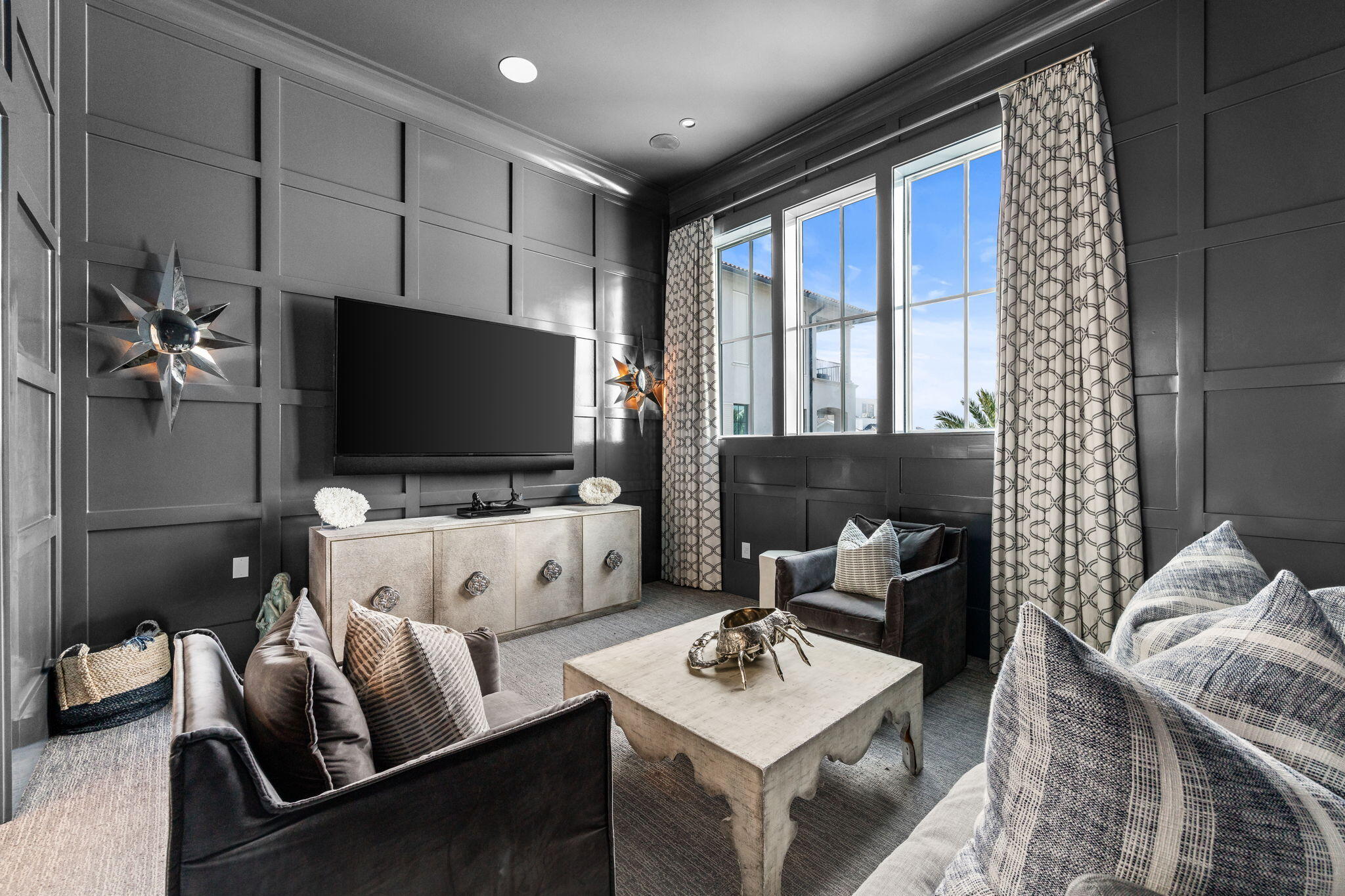 PARADISE BY THE SEA - Residential