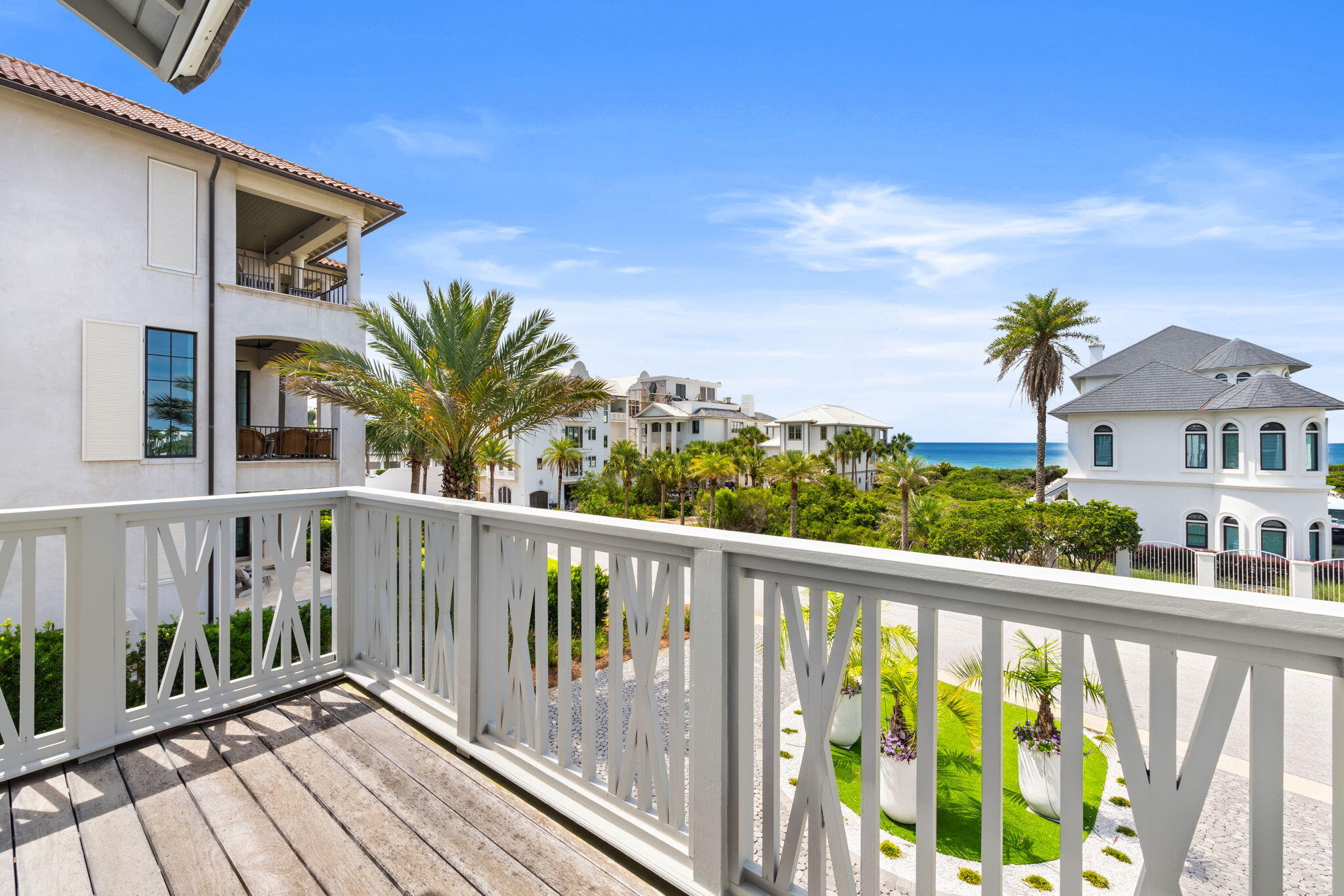 PARADISE BY THE SEA - Residential