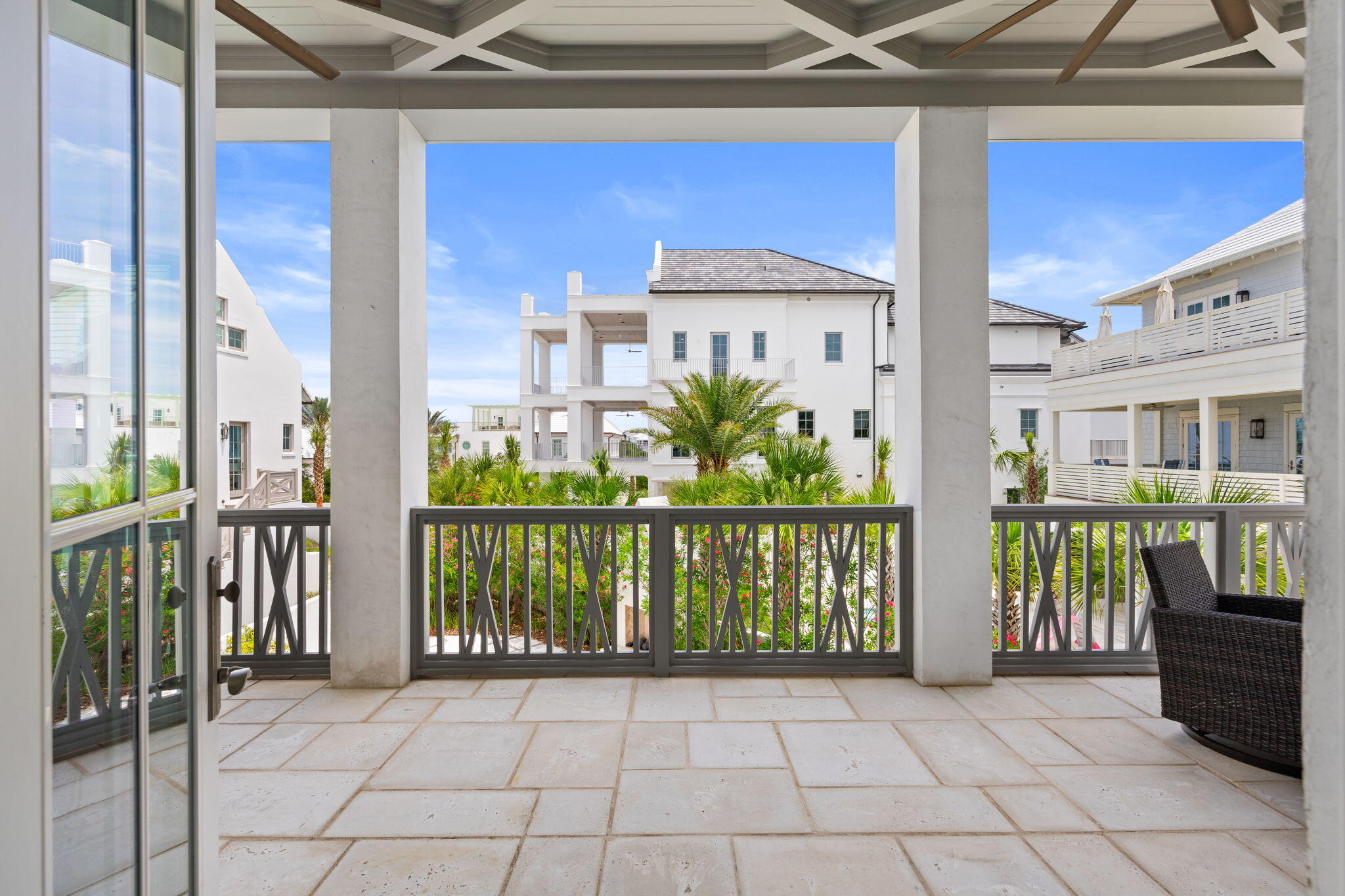 PARADISE BY THE SEA - Residential