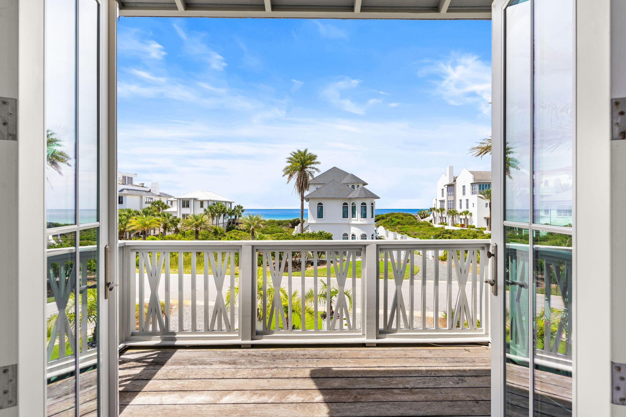 PARADISE BY THE SEA - Residential