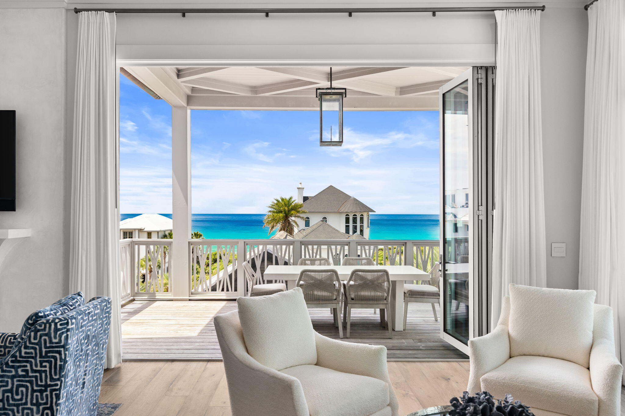 PARADISE BY THE SEA - Residential