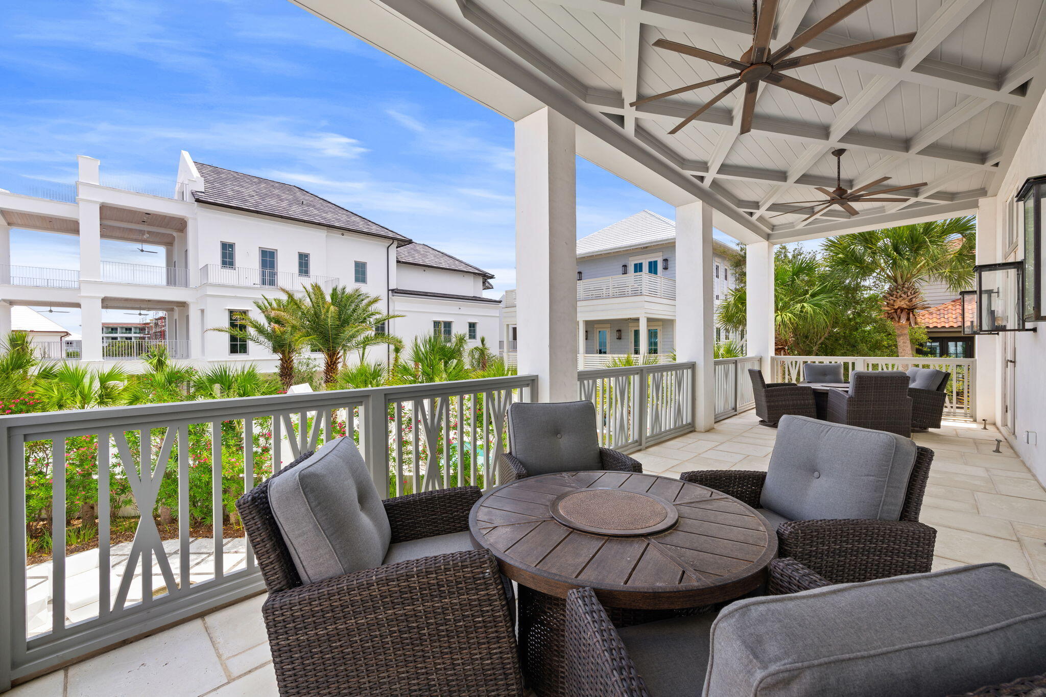 PARADISE BY THE SEA - Residential