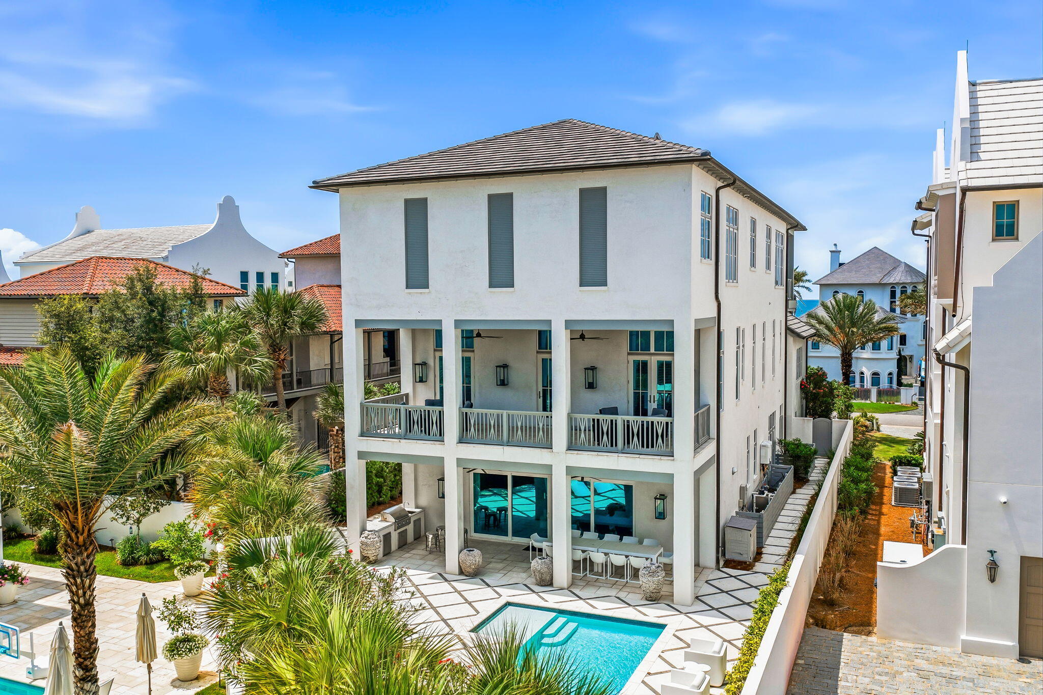 PARADISE BY THE SEA - Residential