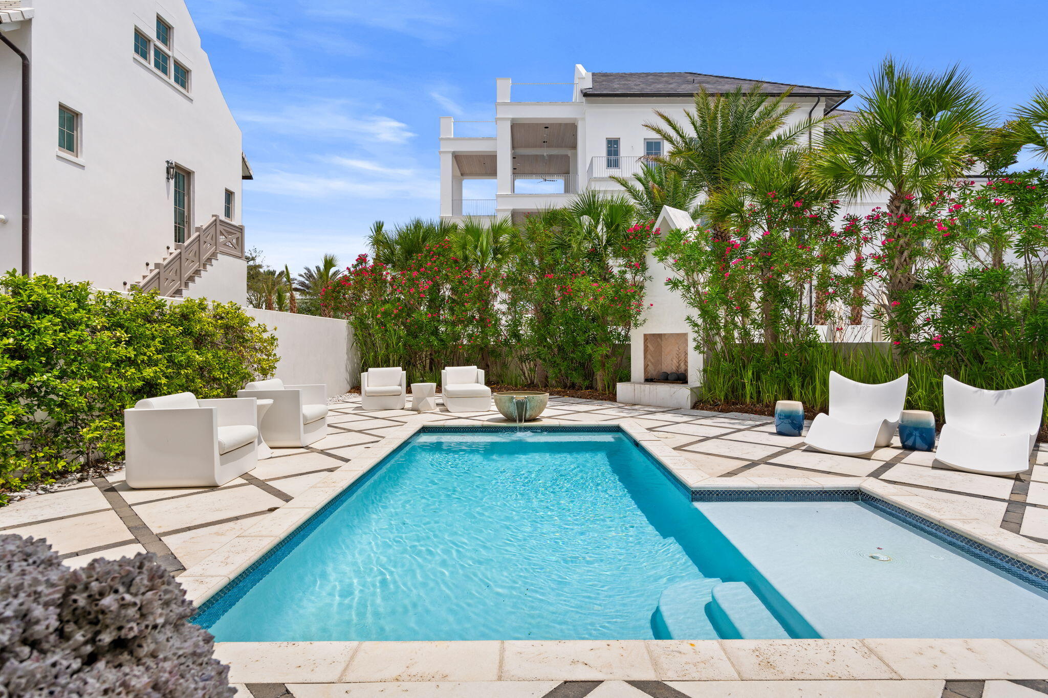 PARADISE BY THE SEA - Residential