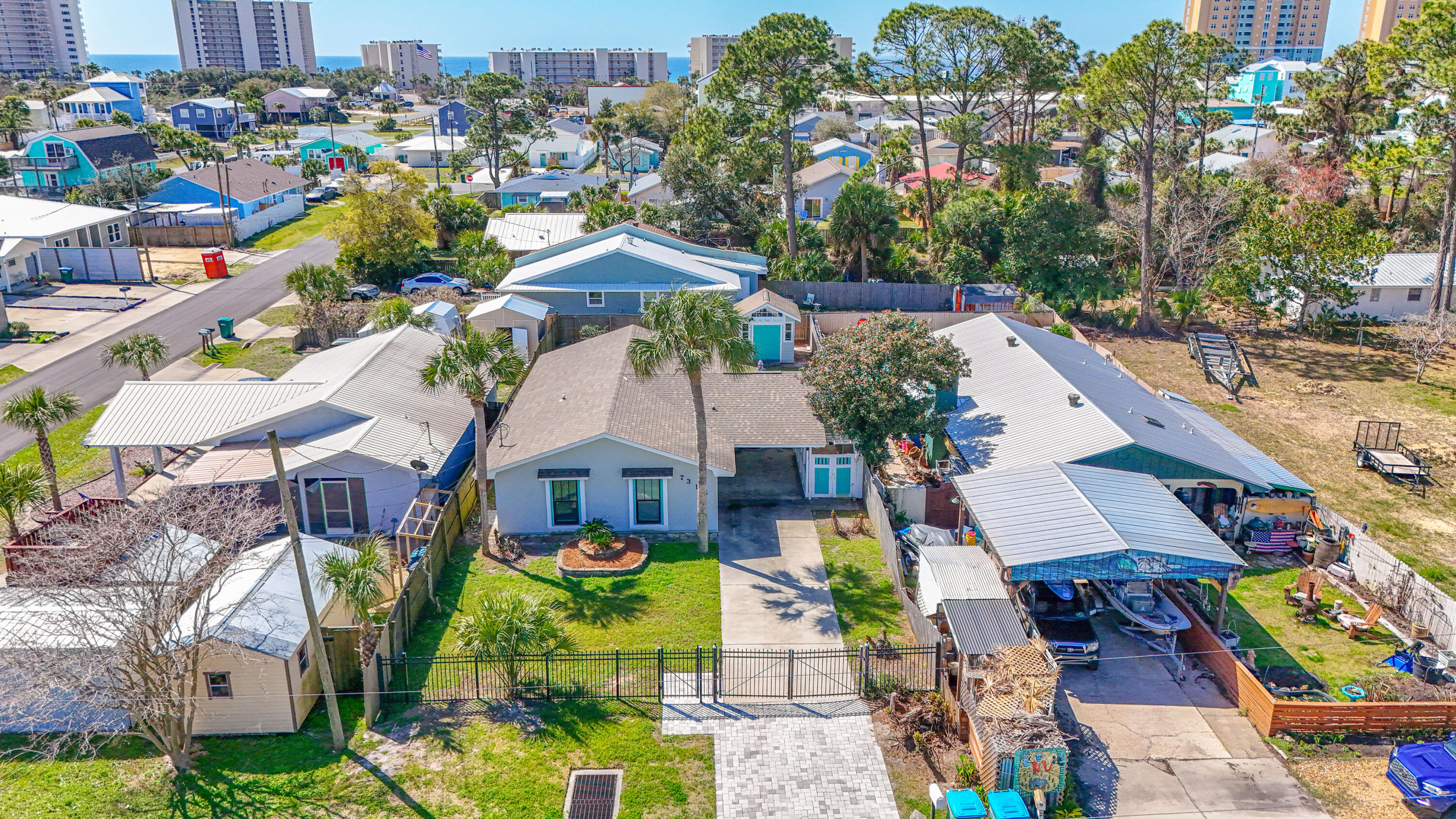 HOLIDAY BEACH RESORT - Residential