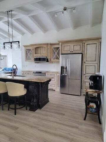 BAY GROVE - Residential