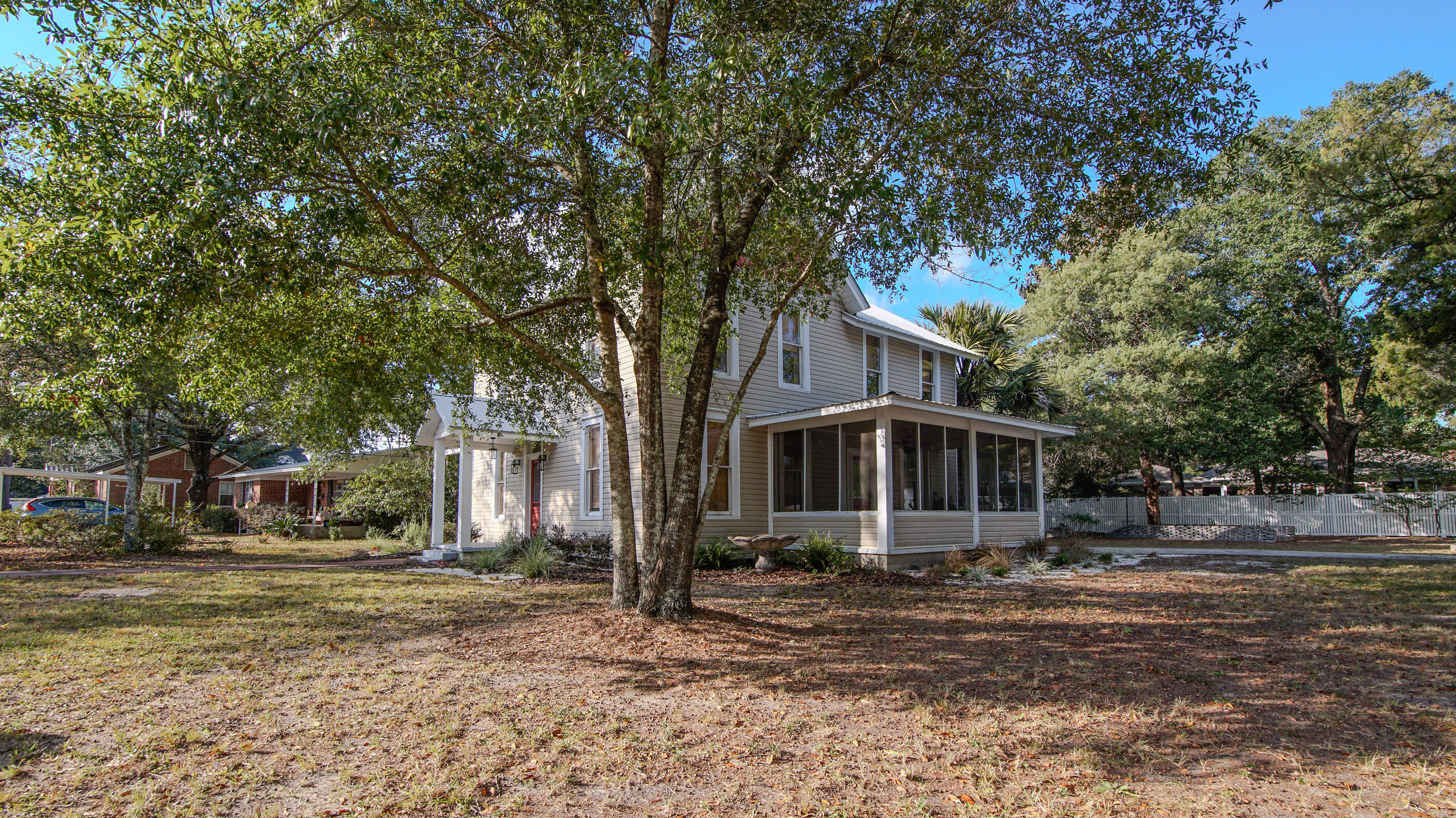TOWN OF DEFUNIAK SPRINGS - Residential