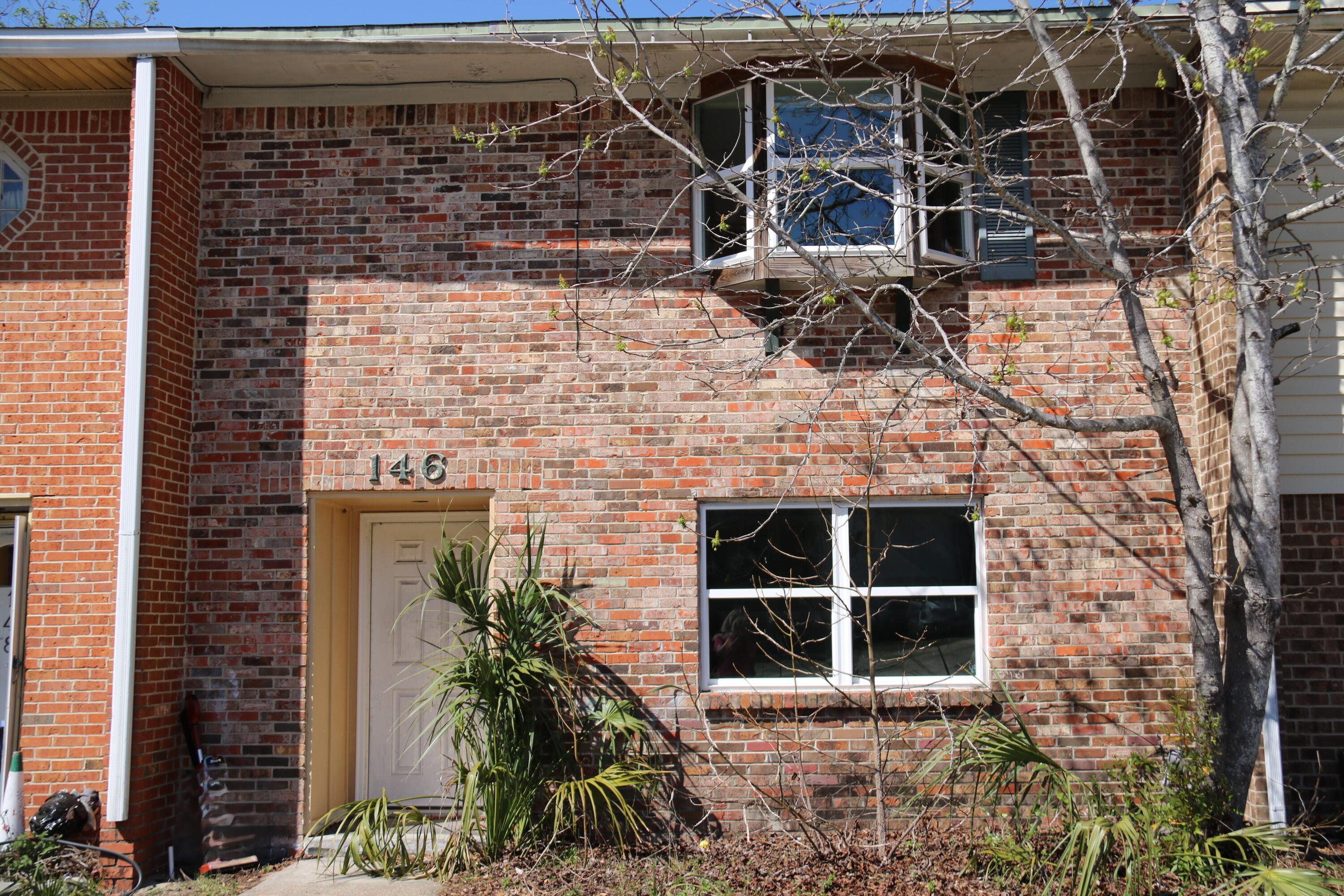 VALENCIA ARMS - Residential