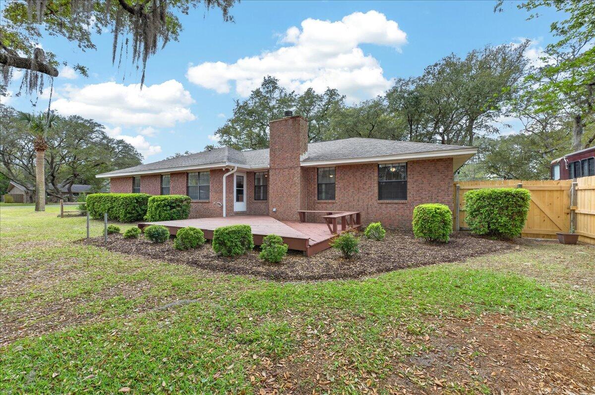 WOODLAND SHORES - Residential