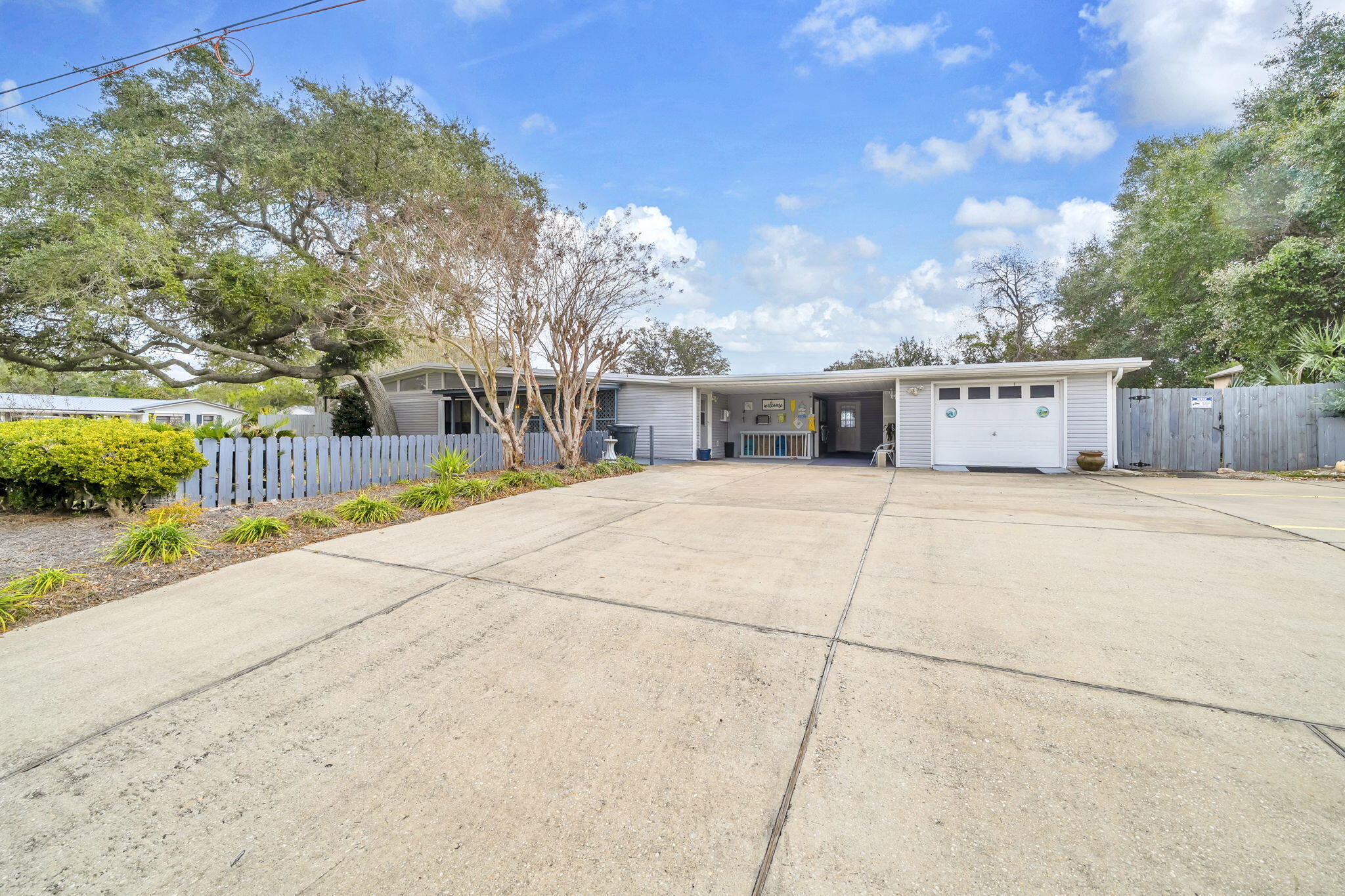 SEABREEZE 6TH ADD LOT 1 BLK G - Residential