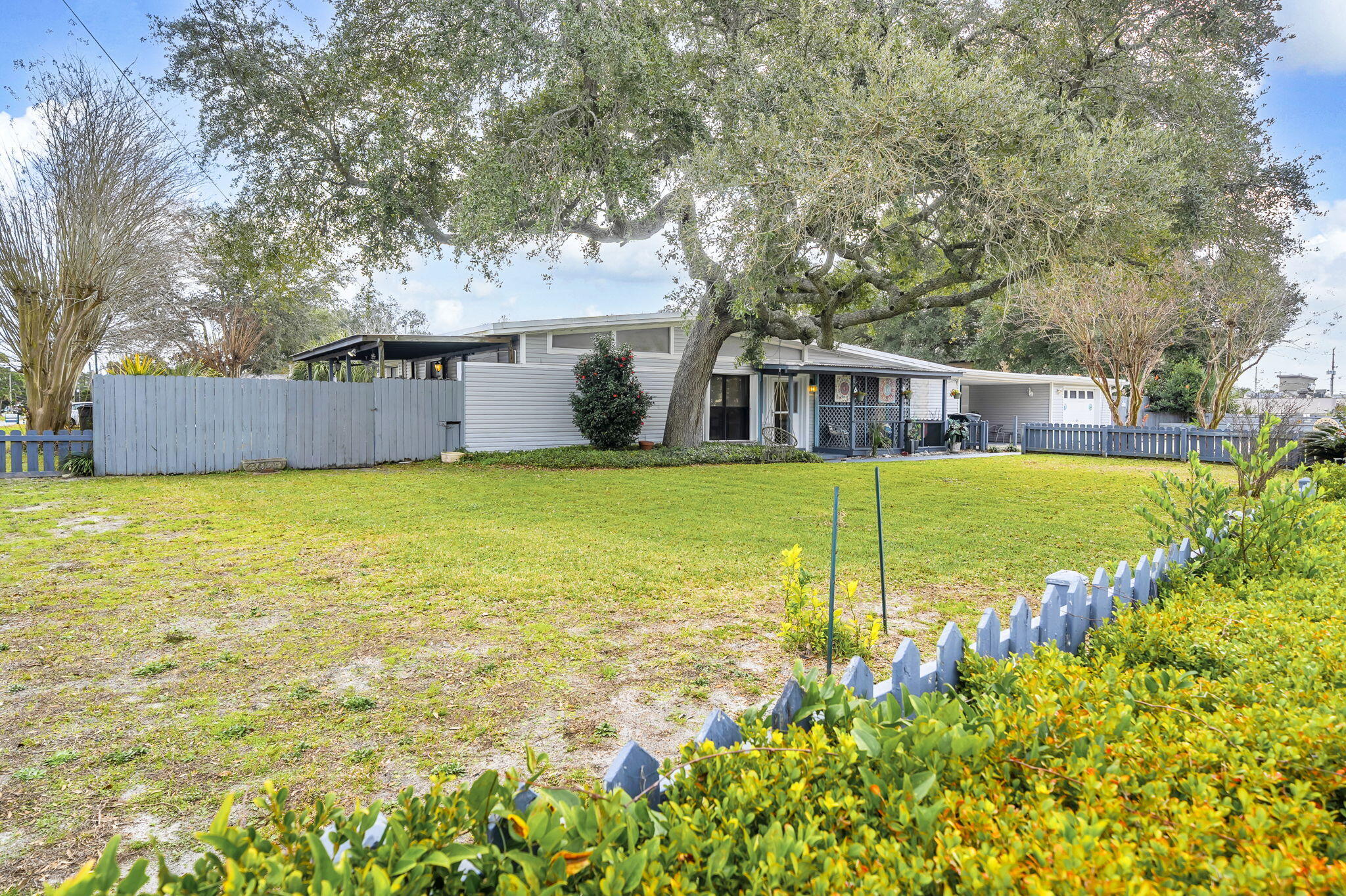 SEABREEZE 6TH ADD LOT 1 BLK G - Residential