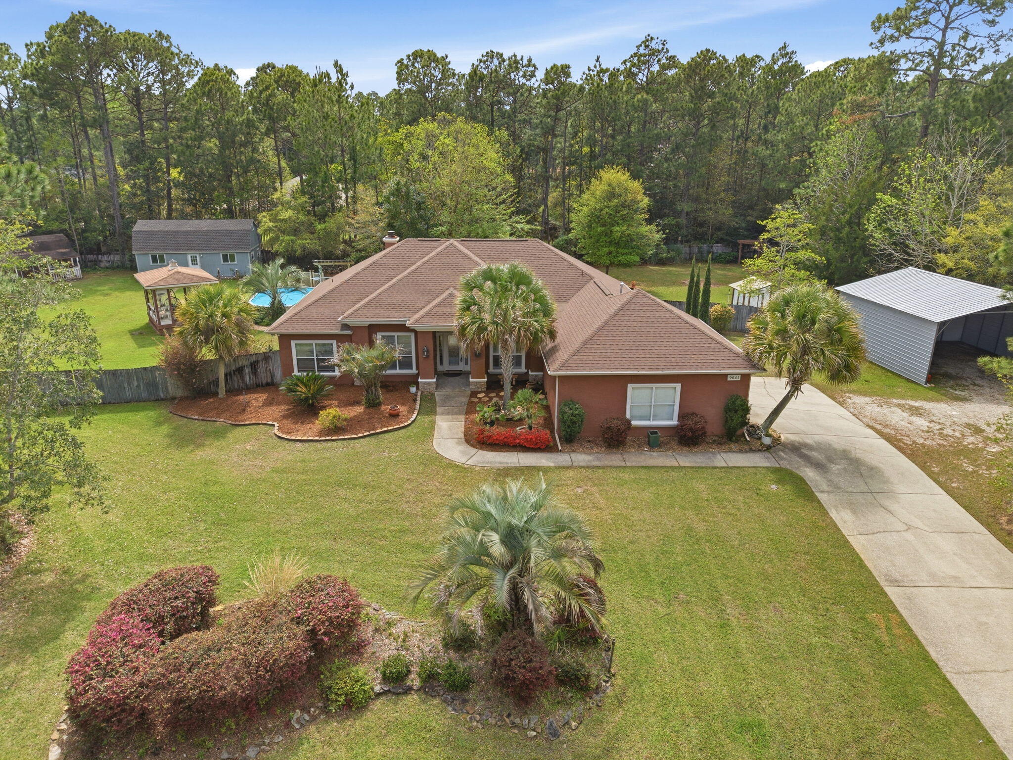 WHISPERING PINES - Residential