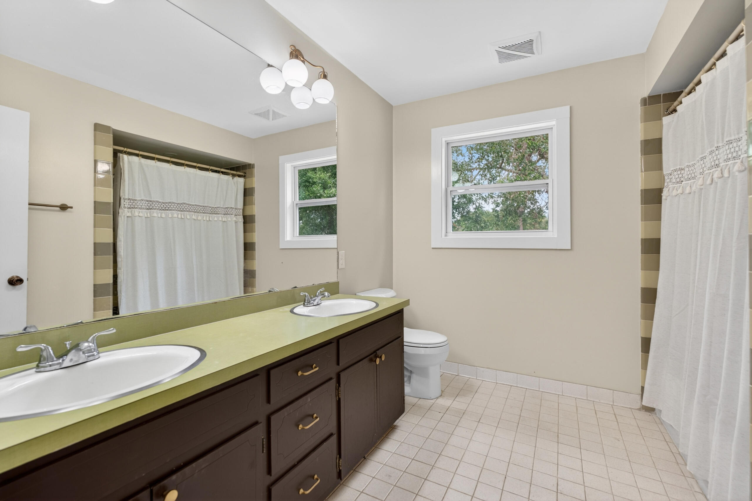 LAKE LORRAINE ESTATES 1 - Residential