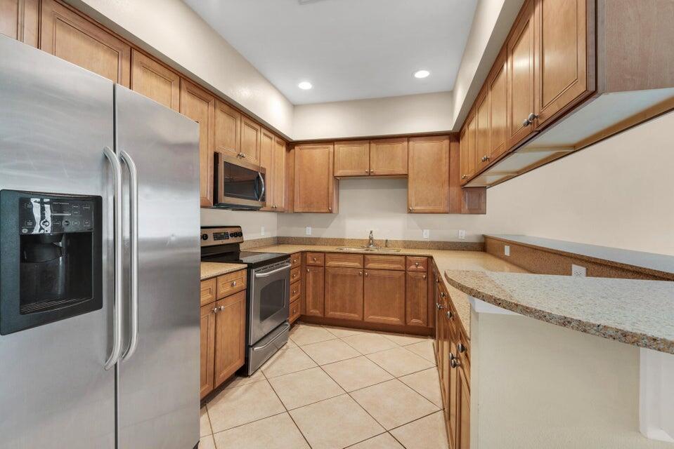 SHELL HARBOR CONDOMI - Residential Lease
