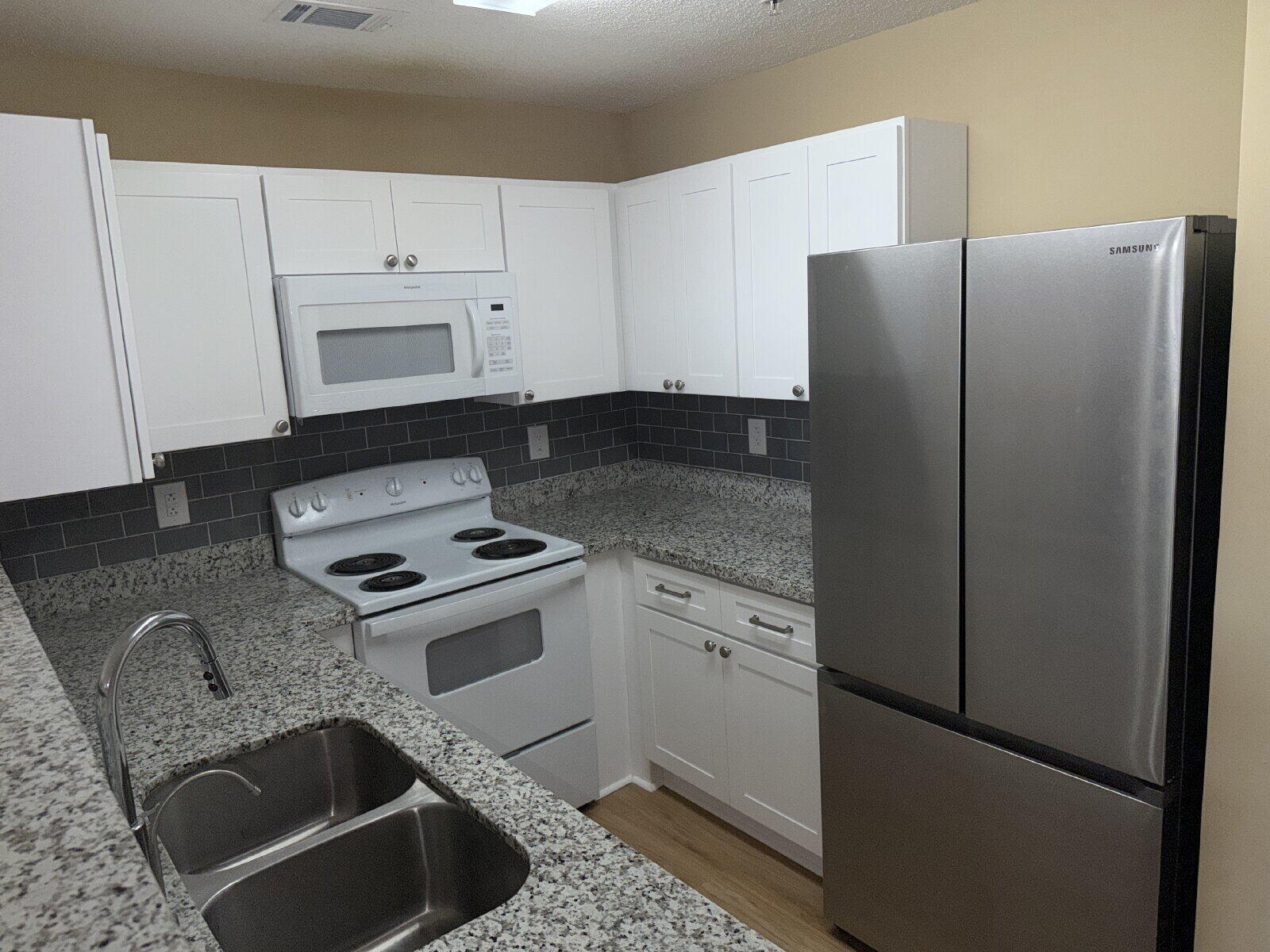 ROLLING PINES - Residential Lease