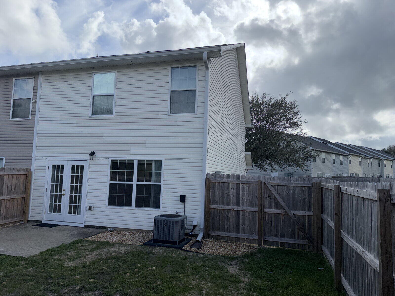 ROLLING PINES - Residential Lease