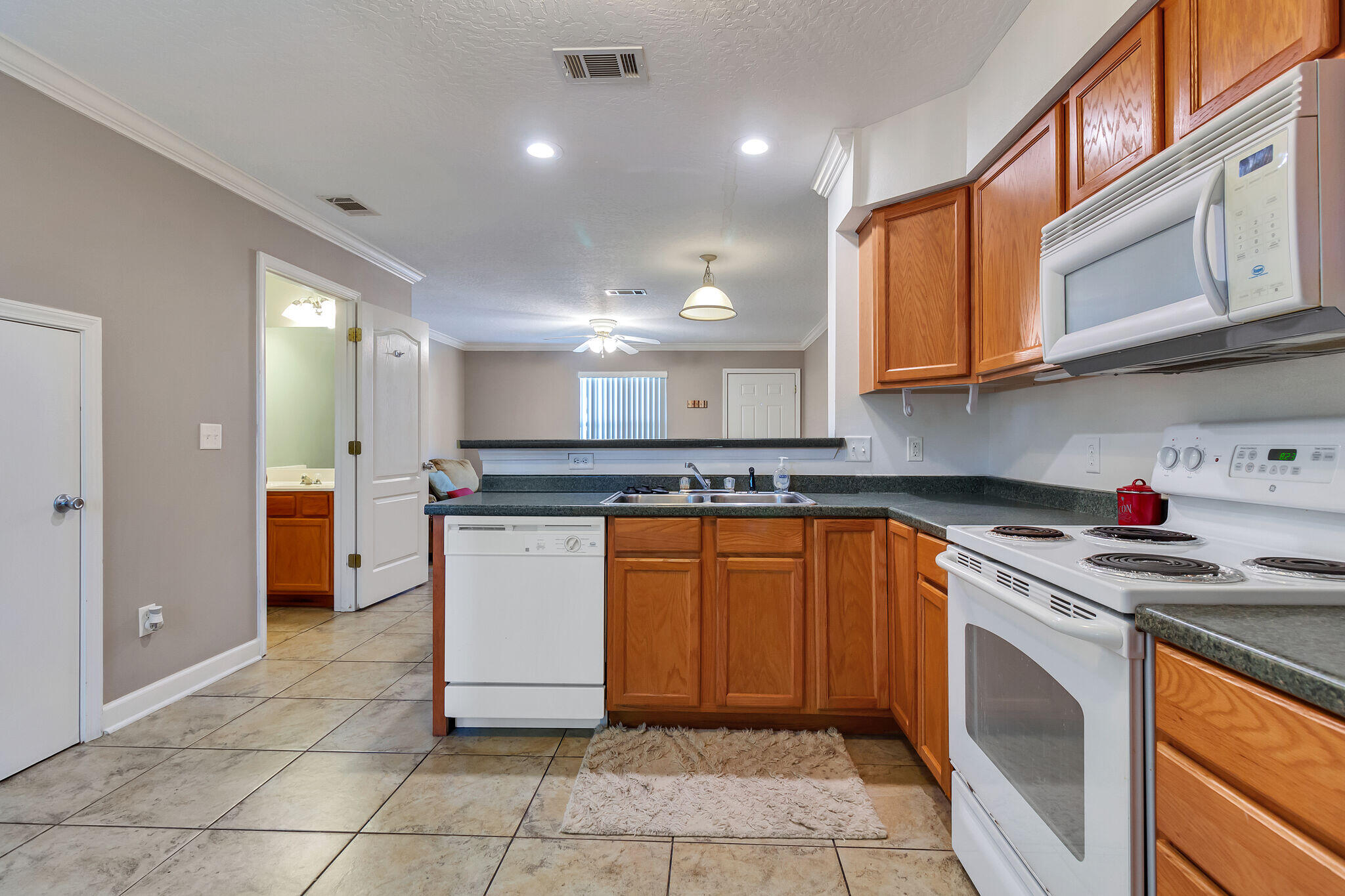 SHAY LIN TOWN HOMES - Residential