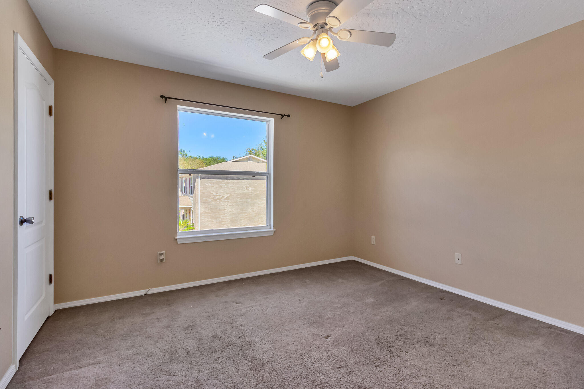 SHAY LIN TOWN HOMES - Residential