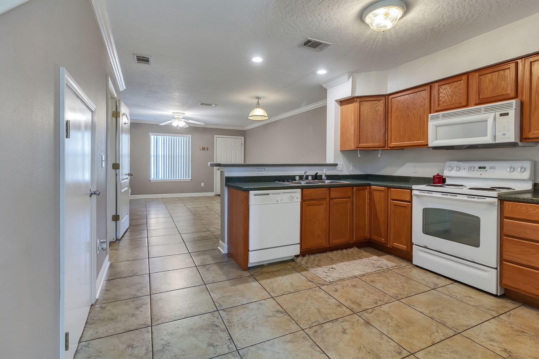 SHAY LIN TOWN HOMES - Residential