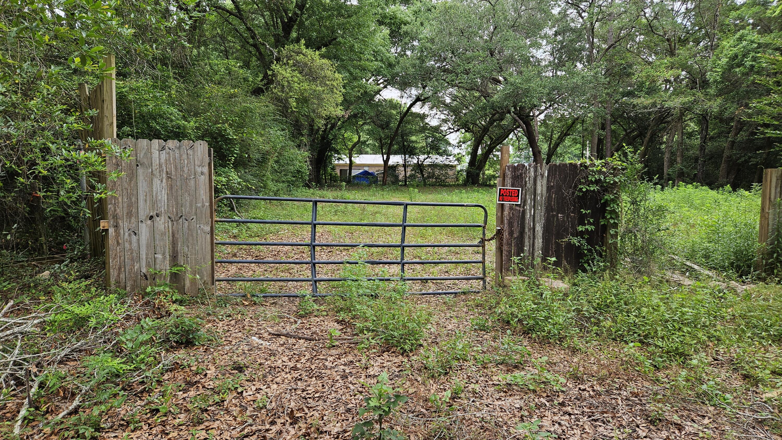 NO RECORDED SUBDIVISION - Land