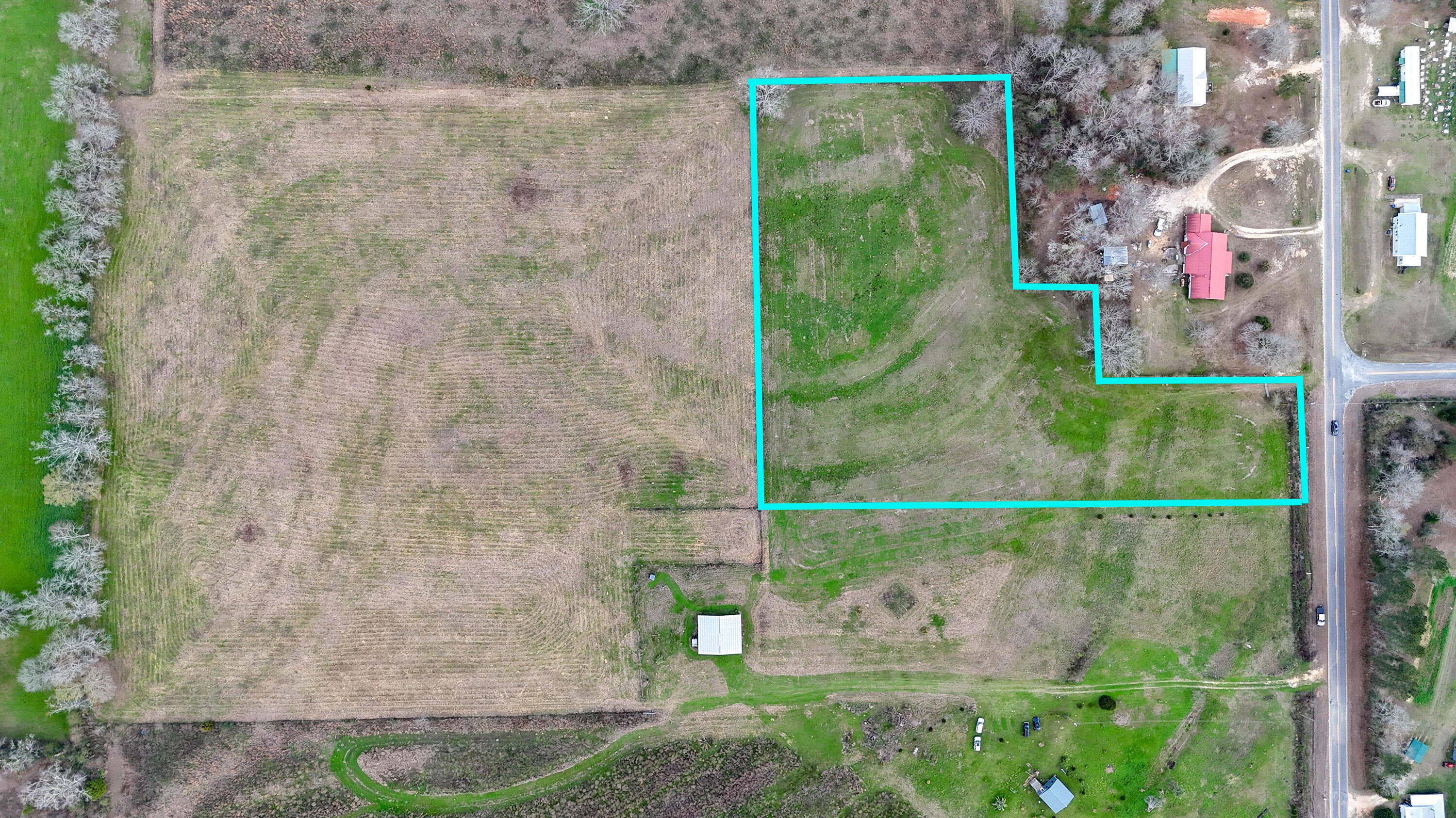 Located just outside Florala close to the state line this cleared vacant 4 acres offers you a future site built home or mobile home and is just what you have been looking for. The agricultural zoning provides you great opportunity while keeping property taxes and homeowner's insurance costs low. With plenty of space to spread out, you'll have room for gardening, animals, livestock, outdoor activities, and whatever your imagination can dream up. Location puts you close to Lake Jackson for weekend fishing trips and water recreation. Easy commute to Crestview and Eglin AFB. Great place located in the country. County water available, paved road frontage. This ready-to-build property combines country living with convenient access to commute to work. Additional connecting 13 acres available.