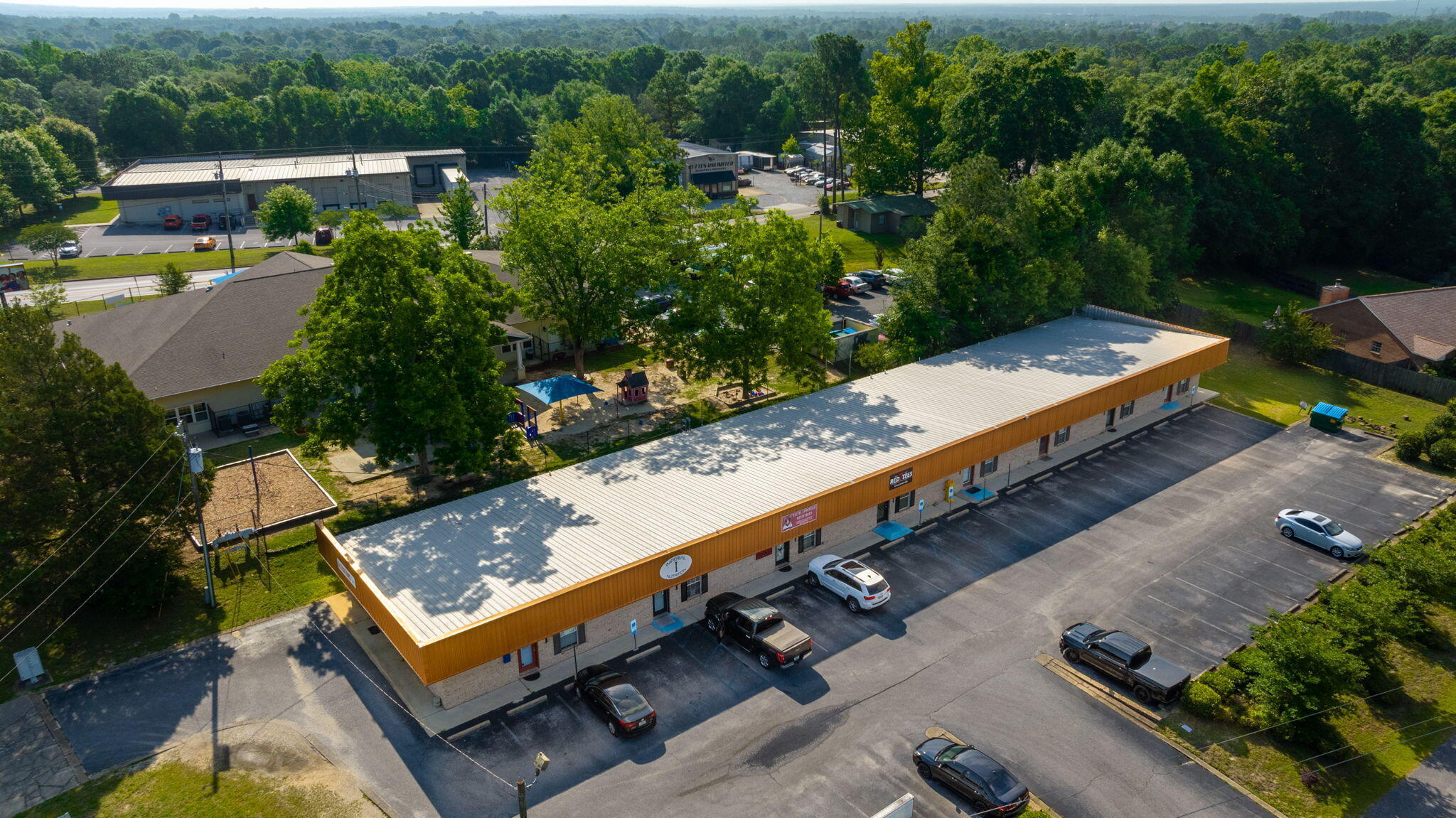 Office space available for lease. 500sqft with private bathroom. Cam is $100 per unit per month including water, taxes, landscaping and lighting