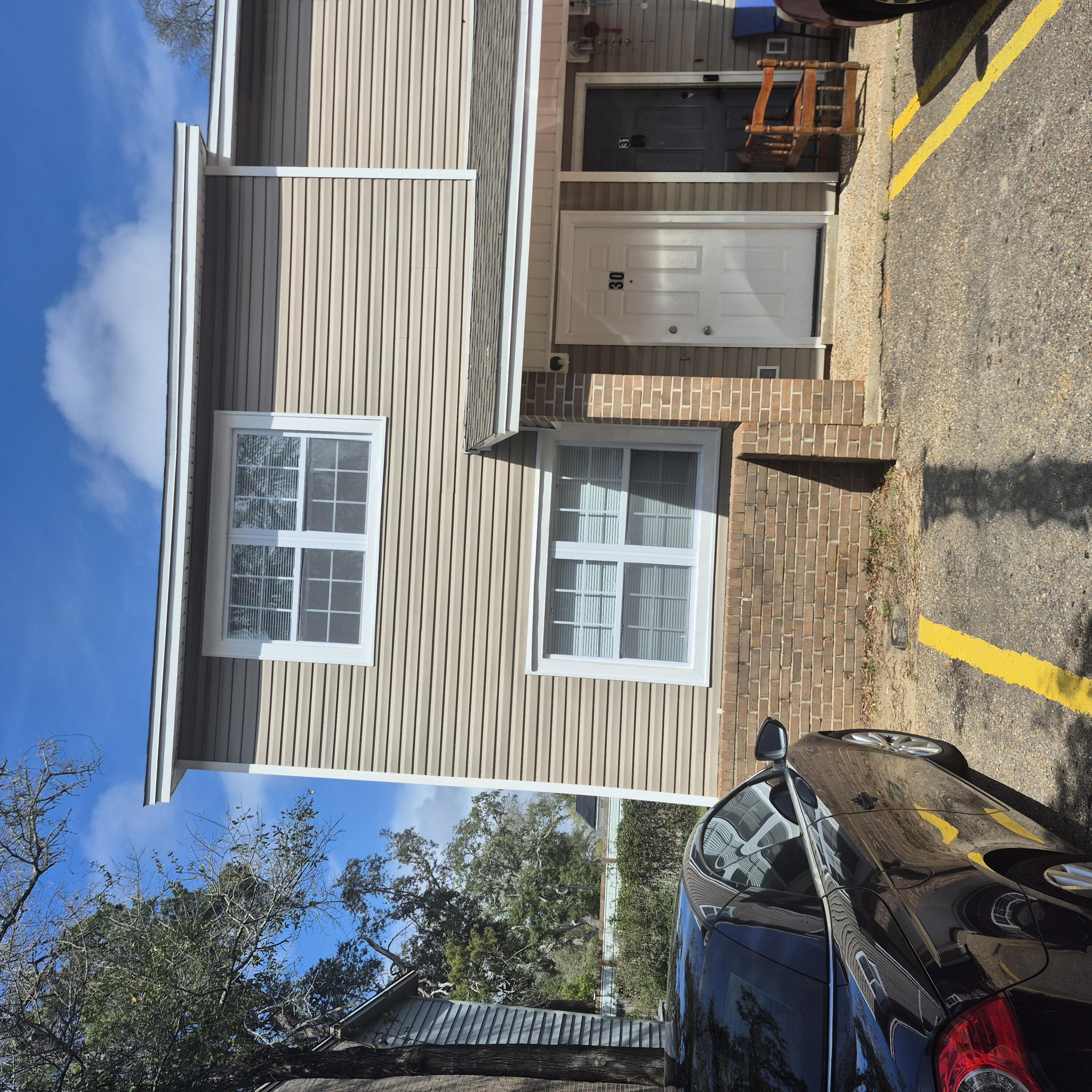 Freshly renovated with new flooring through out. New Kitchen Cabinets and Hood. Bathrooms have New Toilets, and Vanities. Priced Right! No HOA!
Great Starter home!