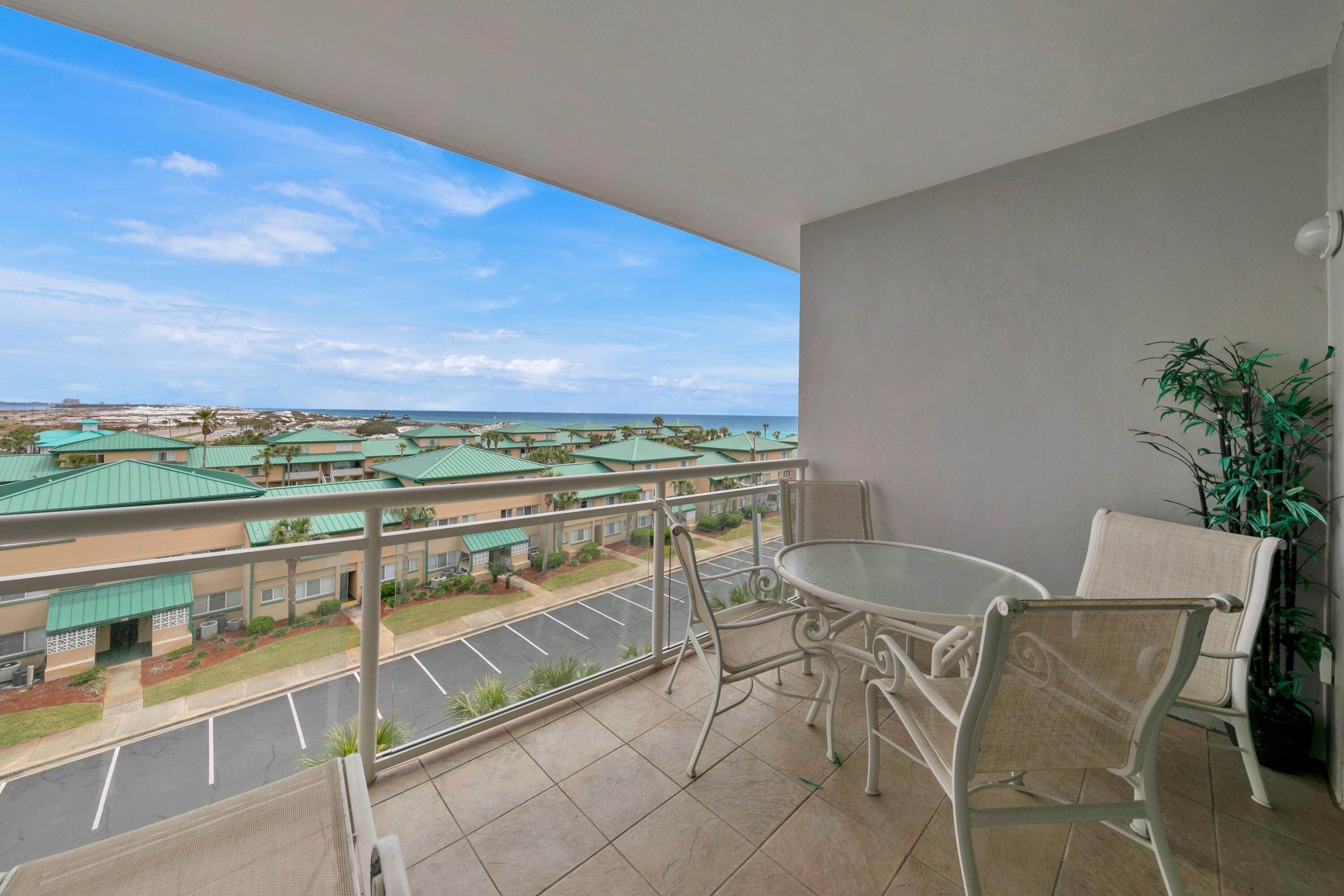 DESTIN WEST GULFSIDE VILLAS - Residential