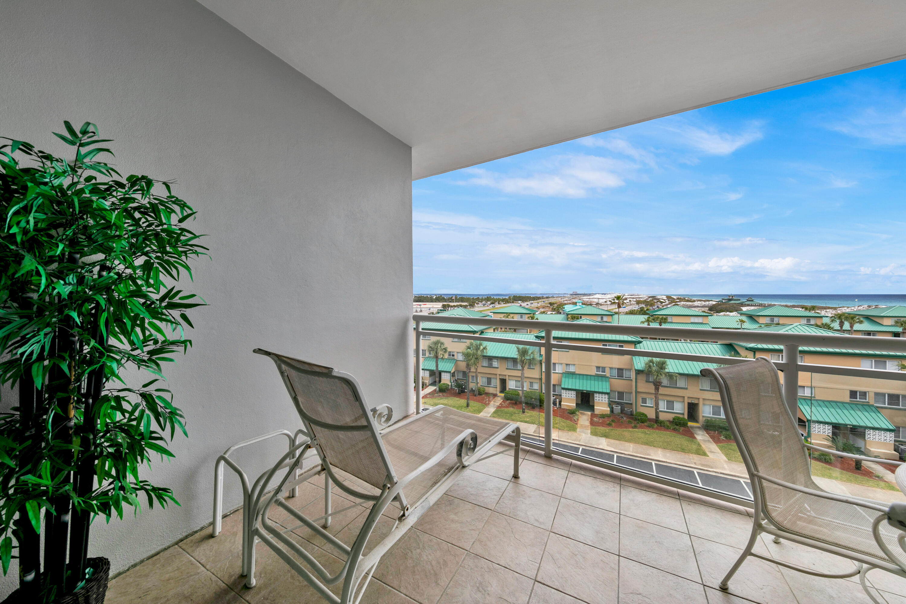 DESTIN WEST GULFSIDE VILLAS - Residential