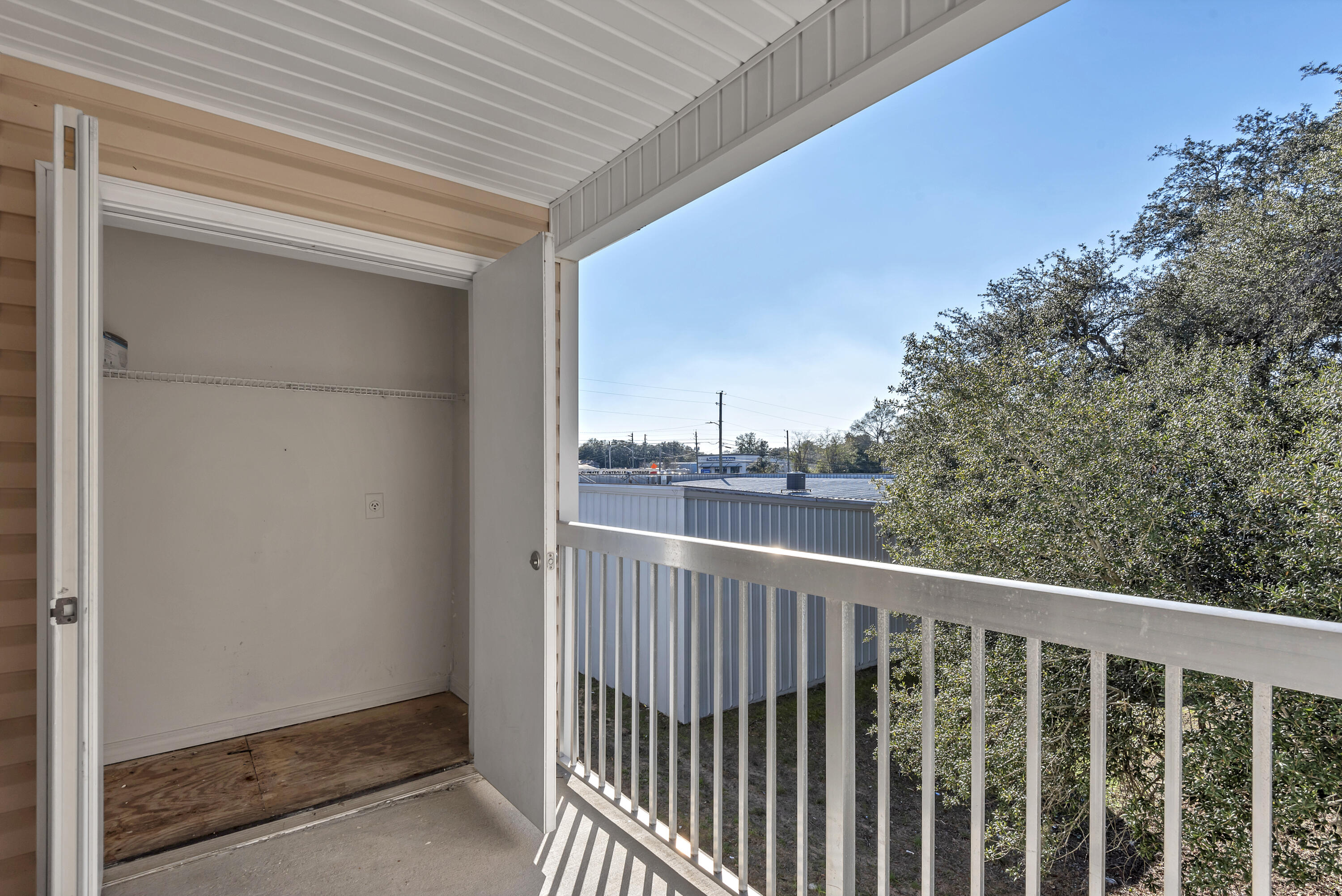 ROCKPORT APPARTMENTS - Residential Lease