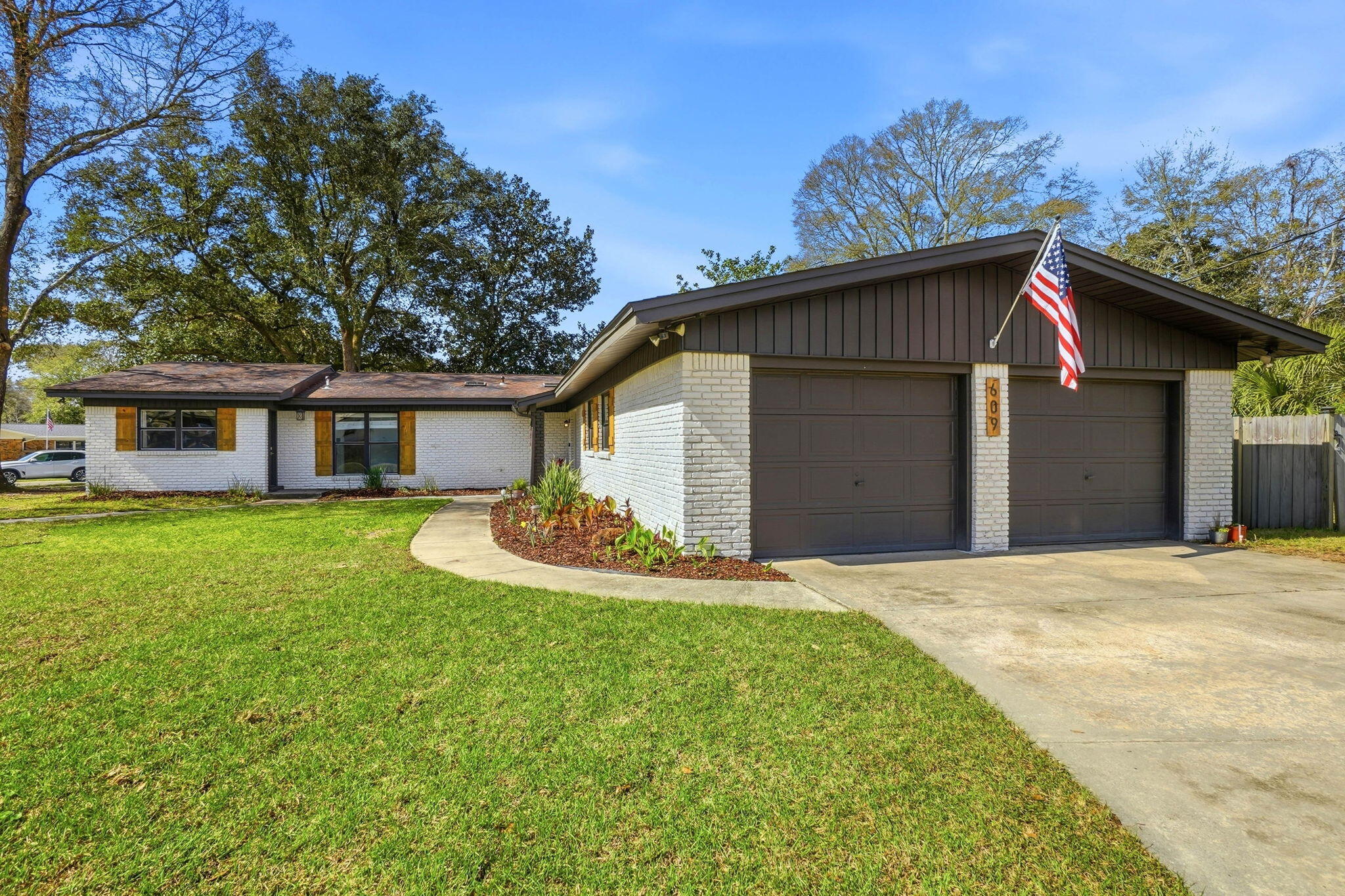 Country Club Est 1st Addn - Residential