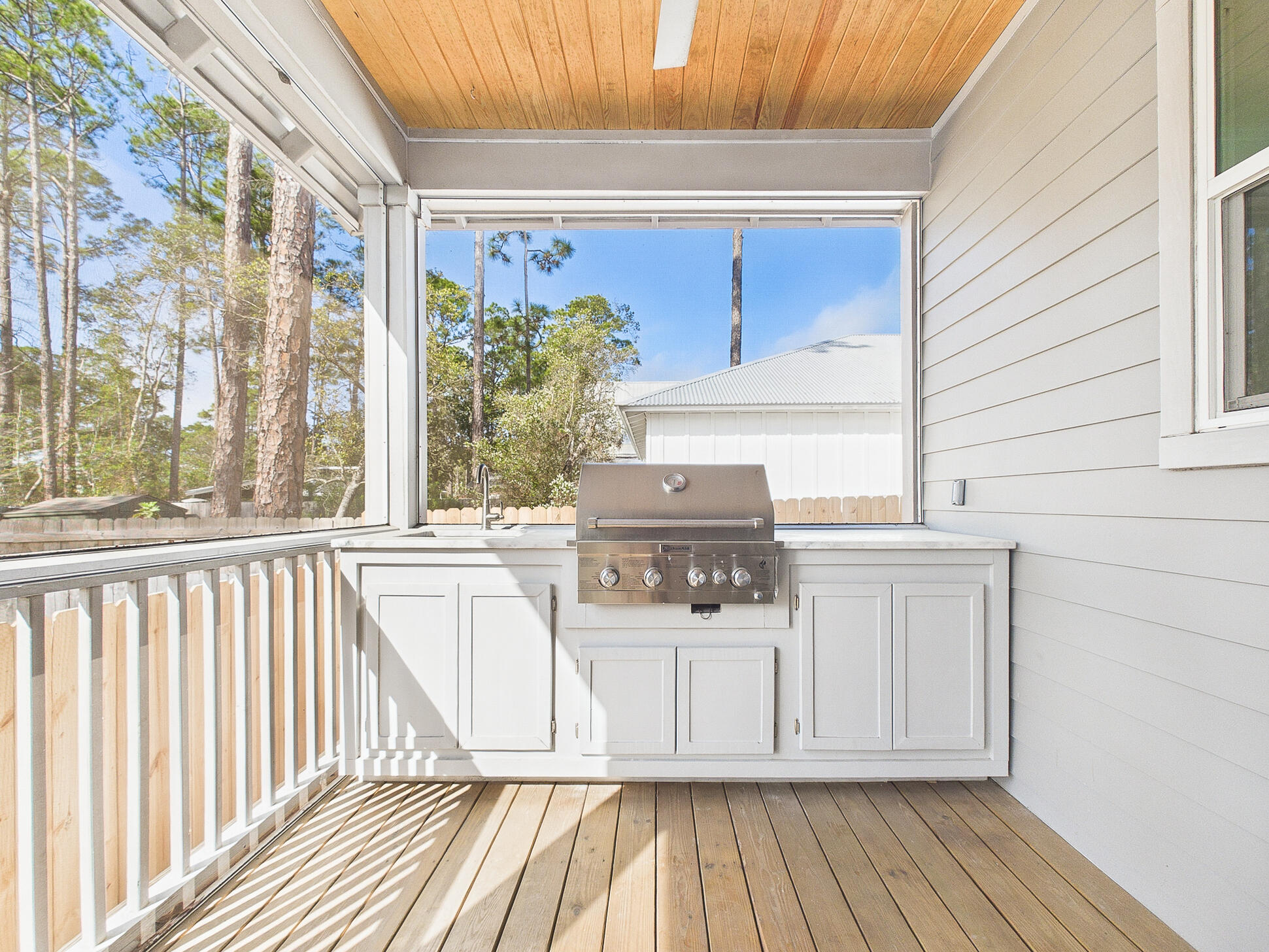 MAGNOLIA BEACH - Residential